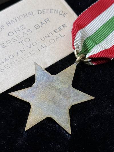 戎马世界章牌大赏第115期 英国二战意大利之星奖章，带盒与包装纸