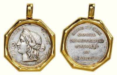 中贸圣佳2026四季・迎春拍卖会 六盈堂藏泉 钱币 证章 卡牌专场 - 法国健康女神八角银质纪念章镶嵌925银镀金吊坠 长36.6mm