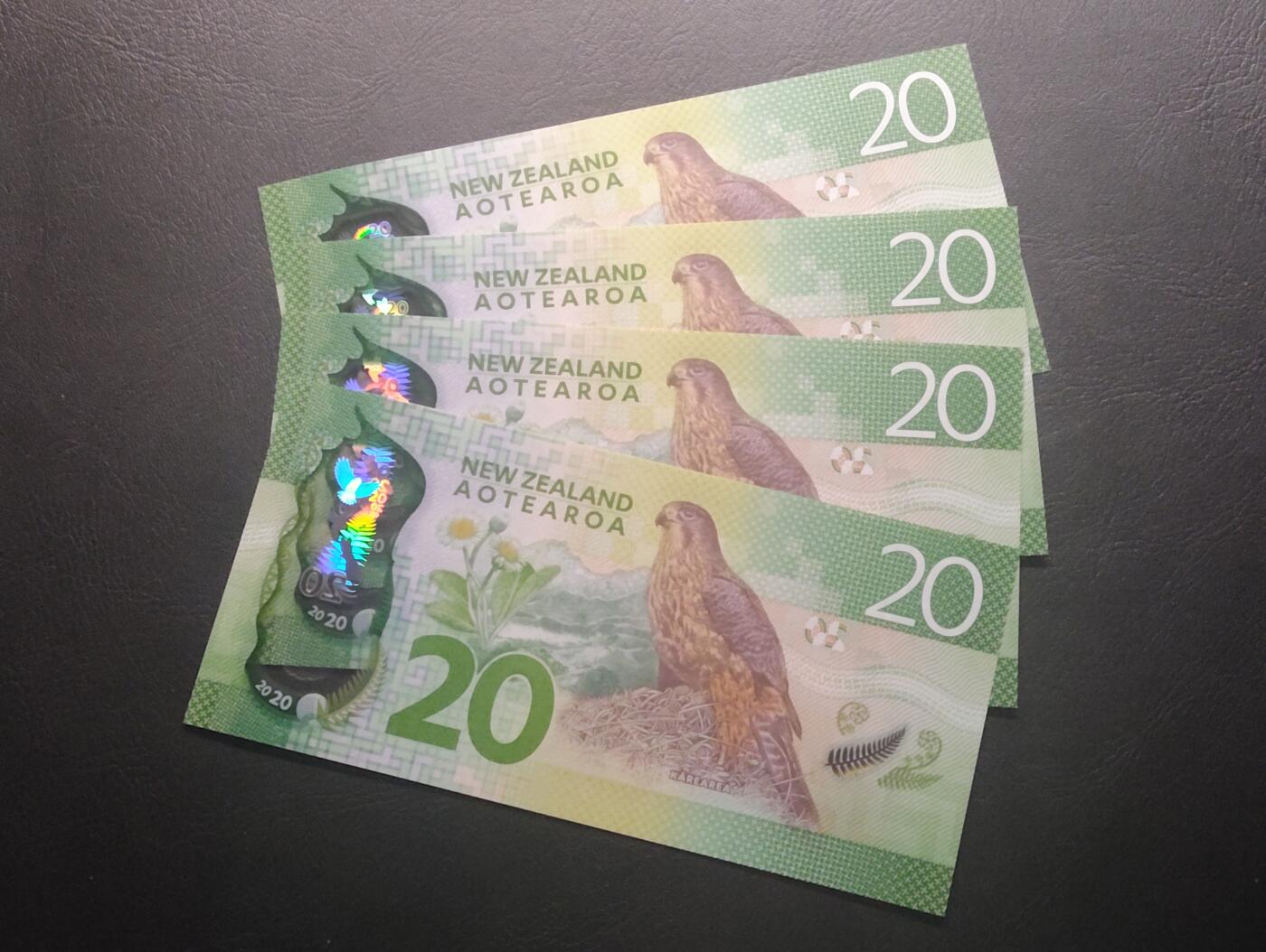 2026四月第二期，总第223期 新西兰2016年20元UNC批量四张 老年女王