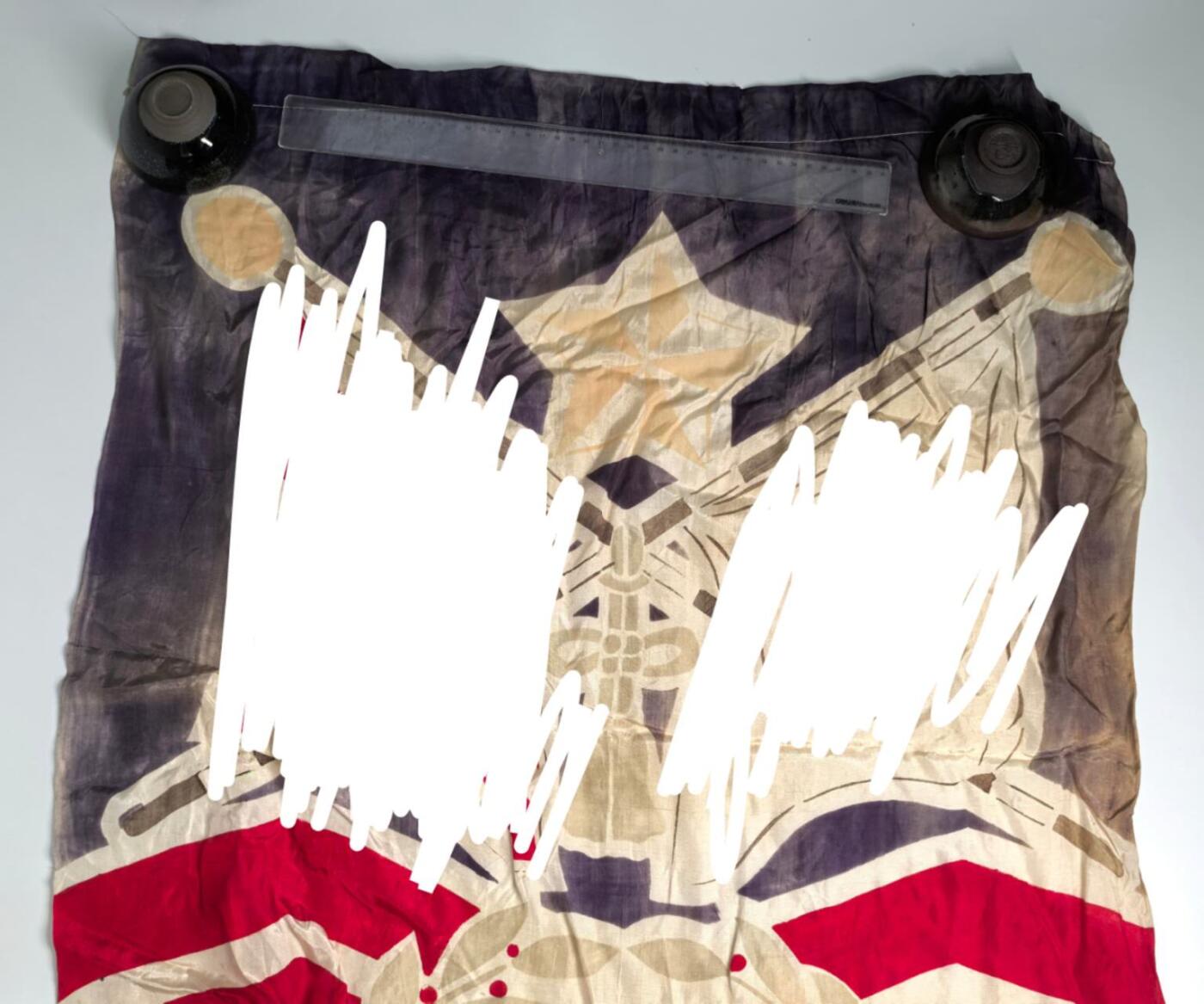 小驴勋章奖章收藏4月11日周六晚六点拍卖（珍爱和平，收藏战争，铭记历史，勿忘国耻，忠党爱国。有偿代拍，送拍规则在简介最后，参拍须阅读规则后再参拍，关系到运费包装发货时效真假辨别等关键信息，拍卖时不再发原图，看大图店主微信码在拍卖店铺介绍里） 柜子超长旗