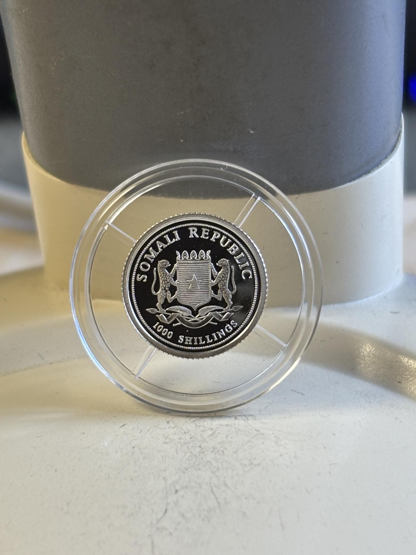 第197期拍卖 索马里2005年印度洋地震和海啸纪念1/25盎司小银币带证书，999银，发行1000枚