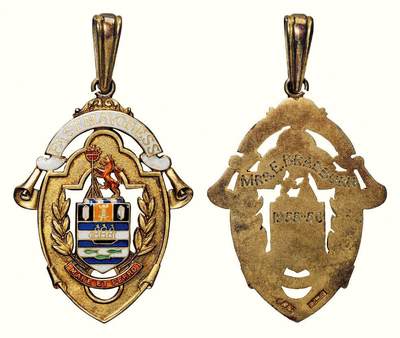 中贸圣佳2026四季・迎春拍卖会 六盈堂藏泉 钱币 证章 卡牌专场 - 英国共济会指挥官银质奖章 长64.4mm