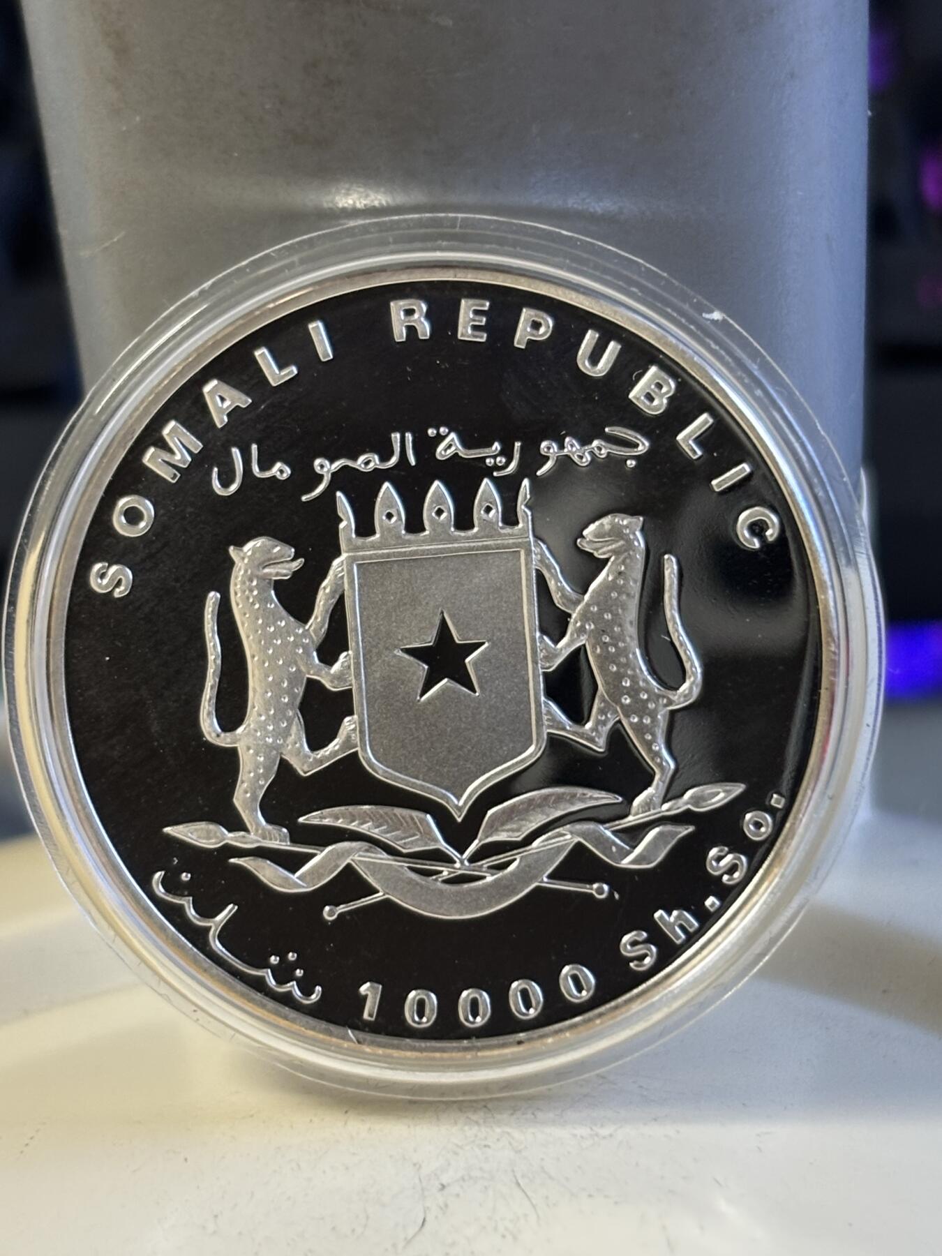 第197期拍卖 索马里2000年千禧年系列和平鸽精制纪念银币，999银，15克