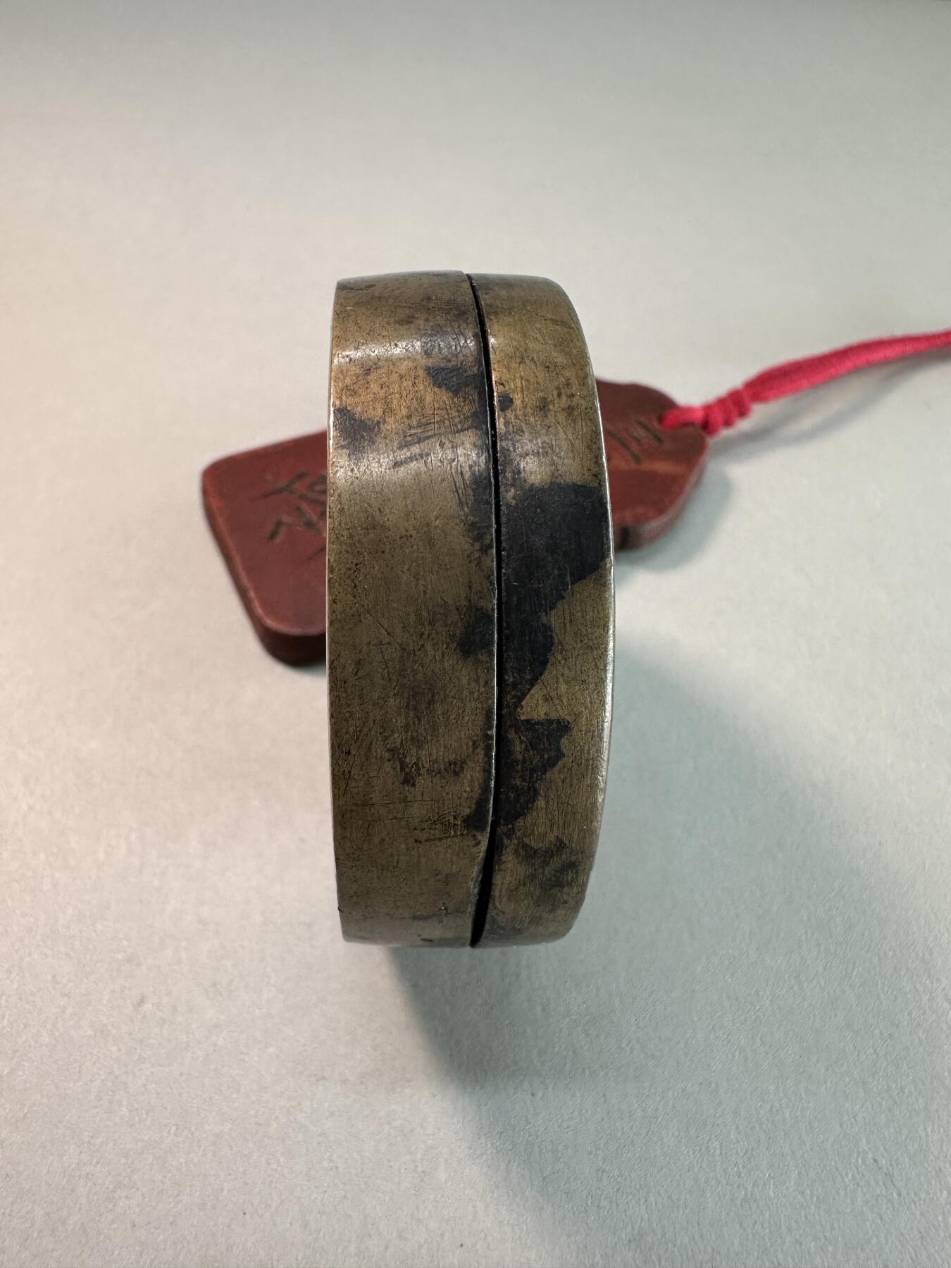 清代晚期 铜墨盒 圆形手工刻诗文 文房铜器 全品无修 直径5.6cm