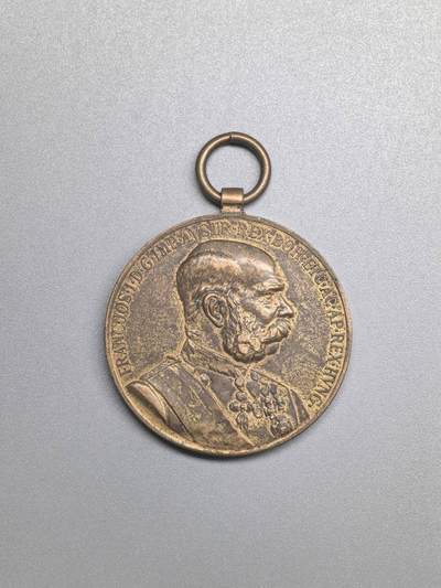 小驴勋章奖章收藏4月11日周六晚六点拍卖（珍爱和平，收藏战争，铭记历史，勿忘国耻，忠党爱国。有偿代拍，送拍规则在简介最后，参拍须阅读规则后再参拍，关系到运费包装发货时效真假辨别等关键信息，拍卖时不再发原图，看大图店主微信码在拍卖店铺介绍里） - 奥匈帝国约瑟夫登基50周年奖章