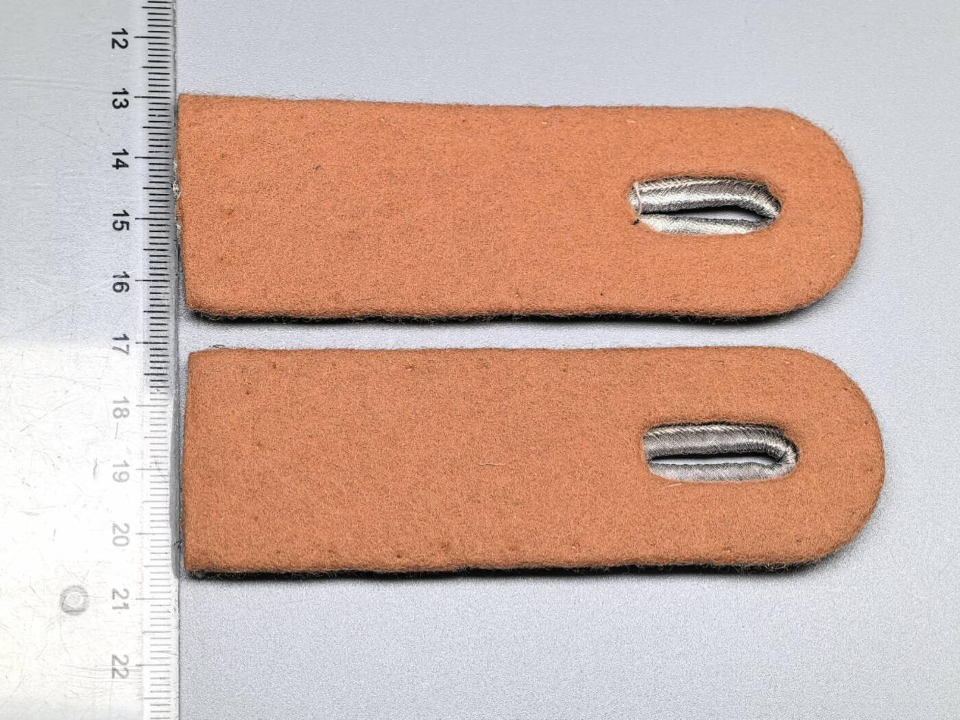 小驴勋章奖章收藏4月11日周六晚六点拍卖（珍爱和平，收藏战争，铭记历史，勿忘国耻，忠党爱国。有偿代拍，送拍规则在简介最后，参拍须阅读规则后再参拍，关系到运费包装发货时效真假辨别等关键信息，拍卖时不再发原图，看大图店主微信码在拍卖店铺介绍里）