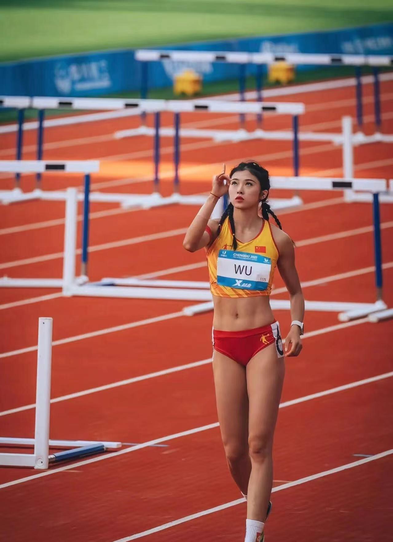 零元拍：吴艳妮亲笔签名第31届世界大学生夏季运动会吉祥物蓉宝游世界冰箱贴！ 