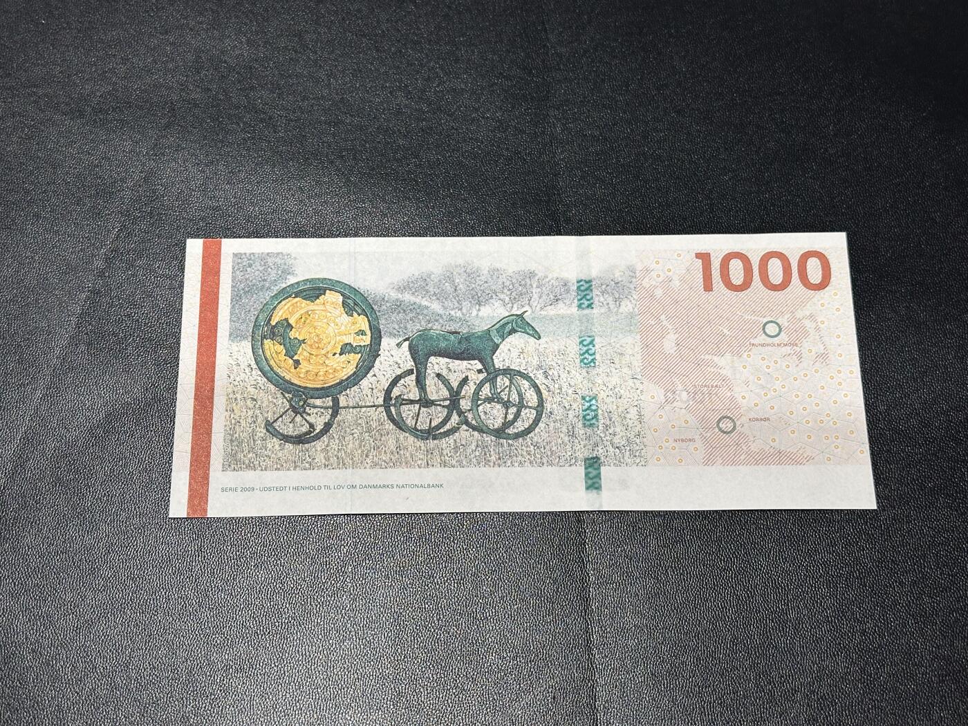 《外钞收藏家》第六百二十六期（精品场）（长期征集拍品、欢迎藏友们联系合作） 丹麦桥版1000克朗 全新UNC A0冠