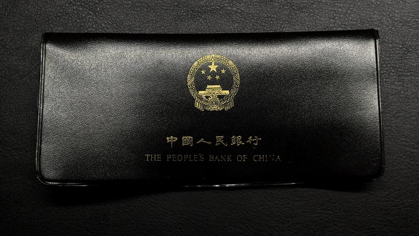 凡希社世界钱币微拍第三百二十二期 1980中国长城套币黑皮本，品相极佳，附视频参考。