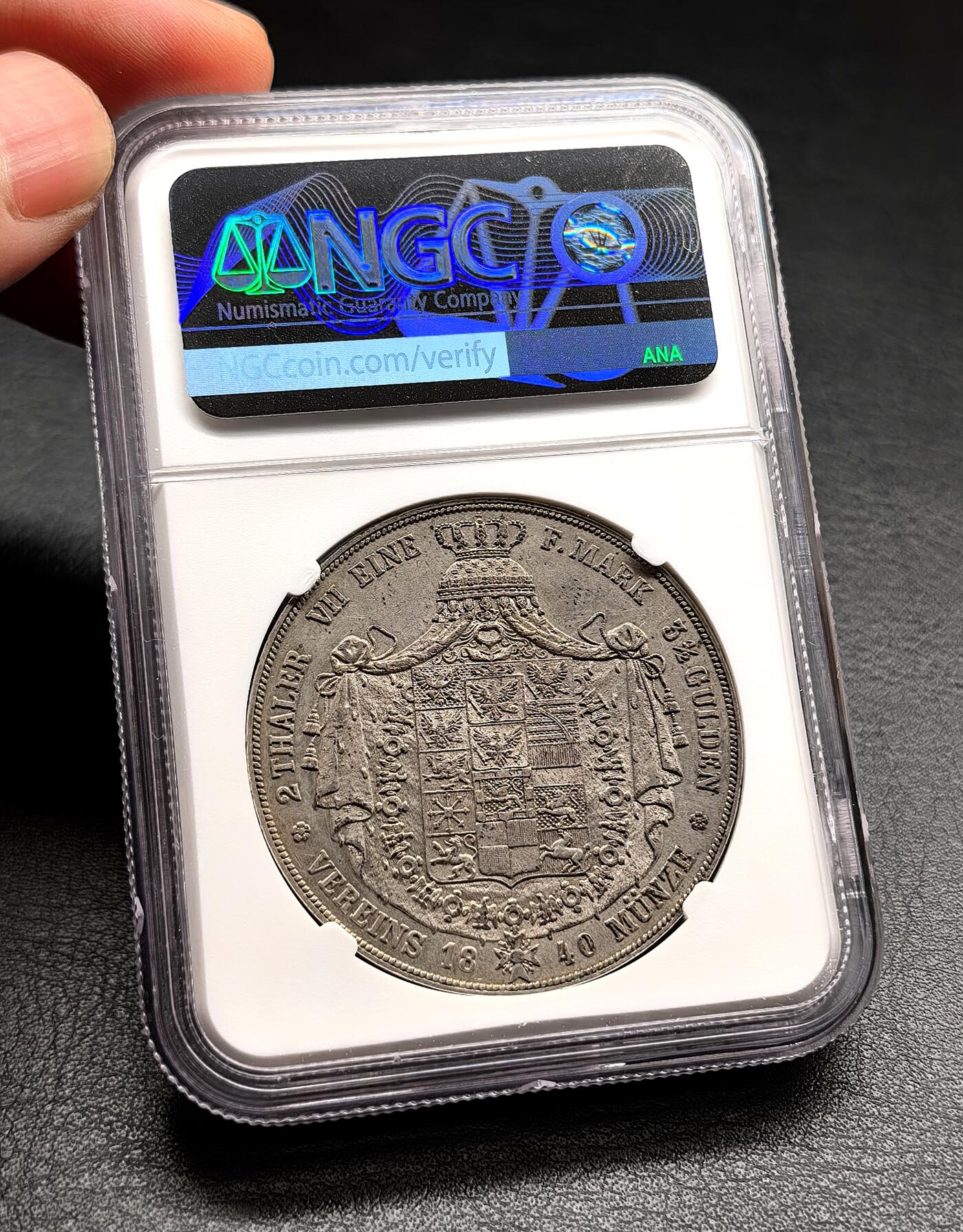 凡希社世界钱币微拍第三百二十二期 1840德国普鲁士威廉三世2泰勒大银NGC-AU55，1840年是弗里德里希·威廉三世在位的最后一年，铸造量仅50000枚，远低于前期的常规年份。（视频参考）