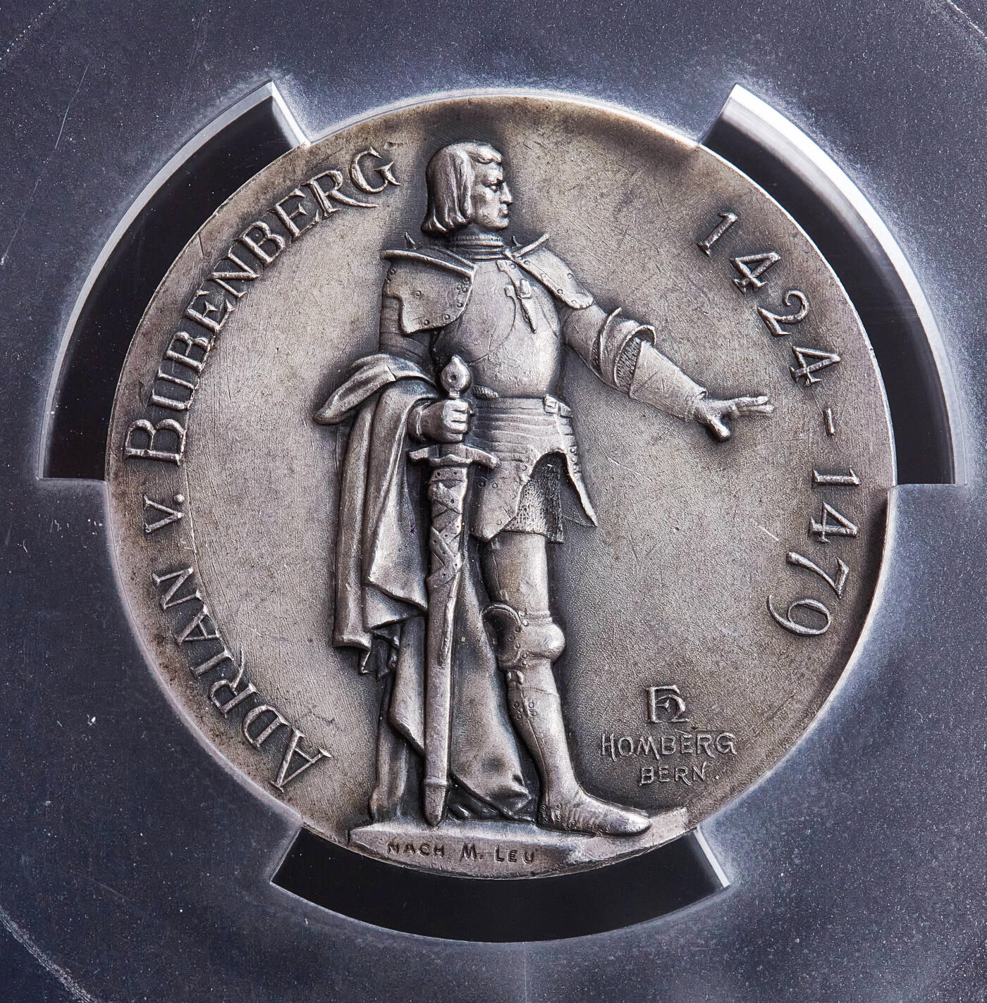 【俄甄集藏】满园春色-2026年(051)04-22星期三 晚 19:30 全场包邮 瑞士1897年纪念伯尔尼射击节大银章，PCGS SP63，黄油彩包浆，高浮雕，经典品种品种，正面图案为伯尔尼历史英雄阿德里安·冯·布本贝格，直径：45mm