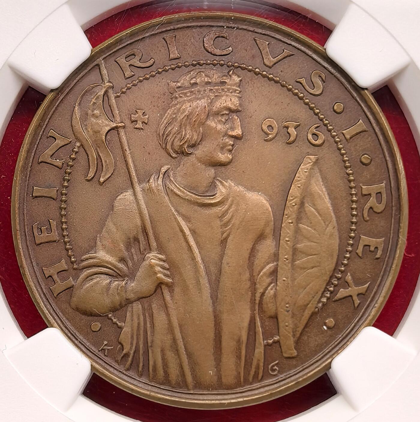 凡希社世界钱币微拍第三百二十二期 1936德国海因里希一世逝世千年纪念铜章NGC-MS63，卡尔哥茨作品，既是历史人物纪念章，更是二十世纪三十年代德意志民族主义思潮的集中体现。