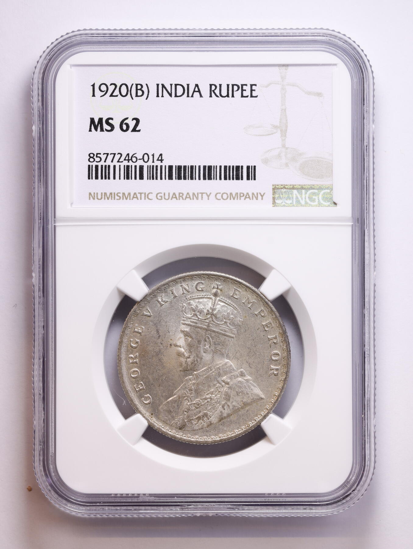 观钱 近现代机制币拍卖No.008（全场顺丰包邮，不区分偏远地区）  1920 (B) 英属印度乔治五世 1 卢比银币 NGC MS62 1920 (B) 是乔治五世卢比的后期年份版。相比早期爱德华七世卢比，乔治五世版发行周期长、数量大，但MS 级未流通品依然稀缺。