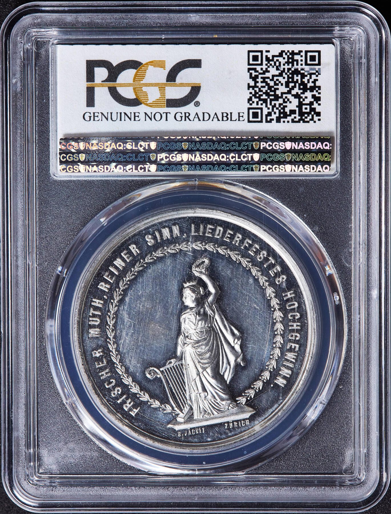 【俄甄集藏】满园春色-2026年(051)04-22星期三 晚 19:30 全场包邮 瑞士1880年城市景观苏黎世联邦歌唱节白色金属纪念章，PCGS UNCD，类精制底板，高浮雕，正面苏黎世利马特河沿岸城市景观，背面音乐女神，设计精美