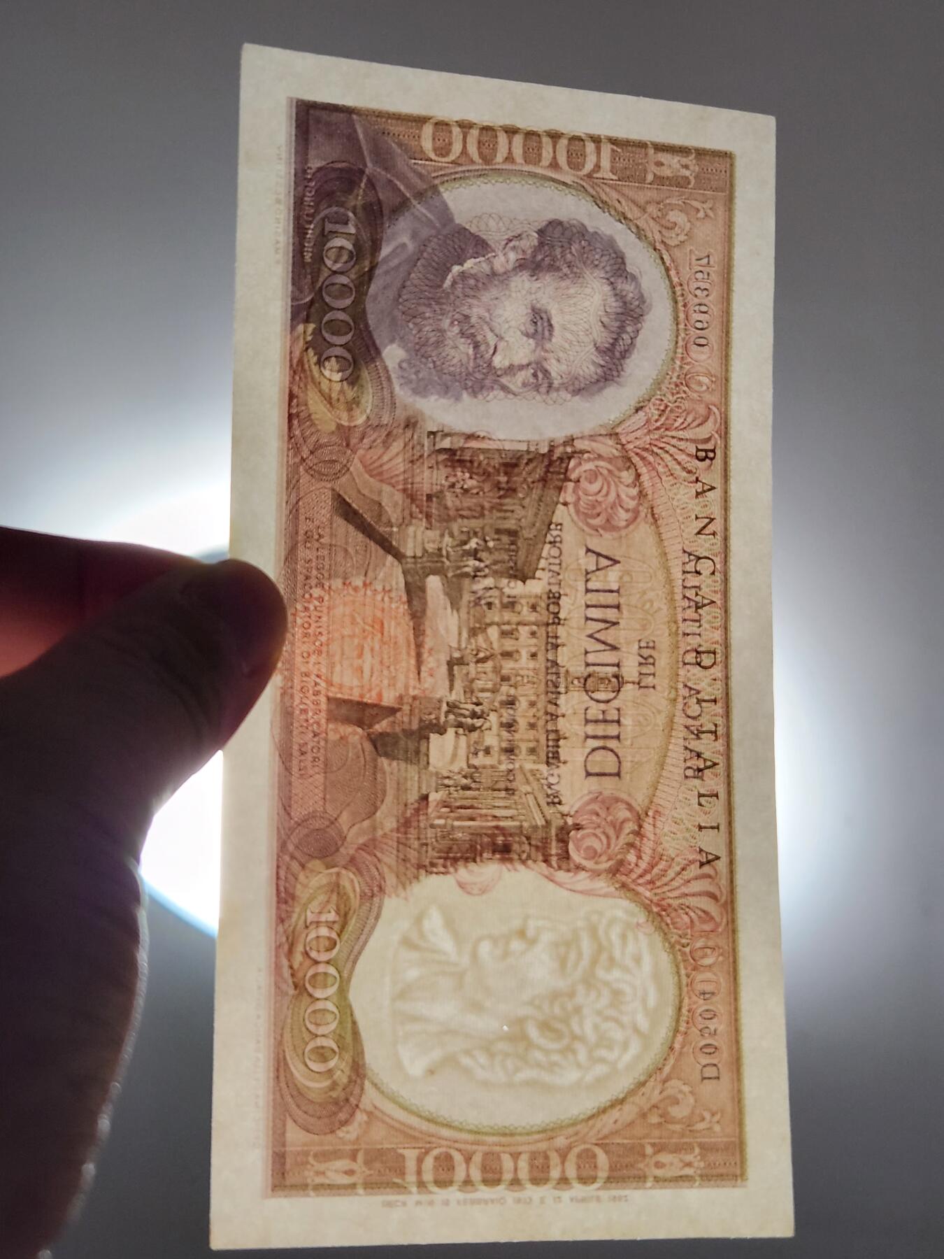 4月11号晚上8点 中外纸币自动截拍第55场 意大利几乎全新