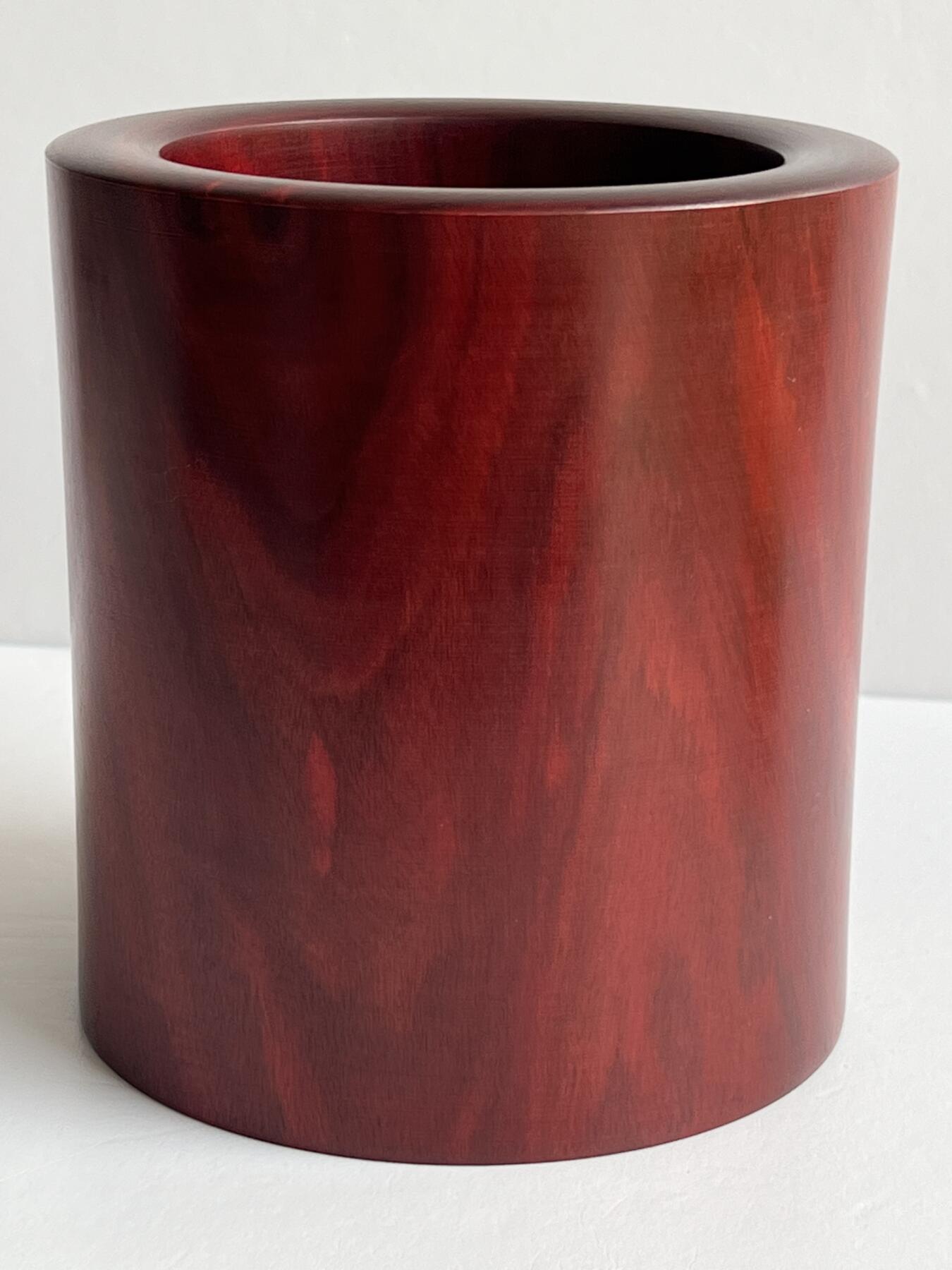 零元拍：精工非洲小叶紫檀 笔筒，山峰纹，荧光莹润，，精工打磨，花纹漂亮。155/170/壁厚约21MM。