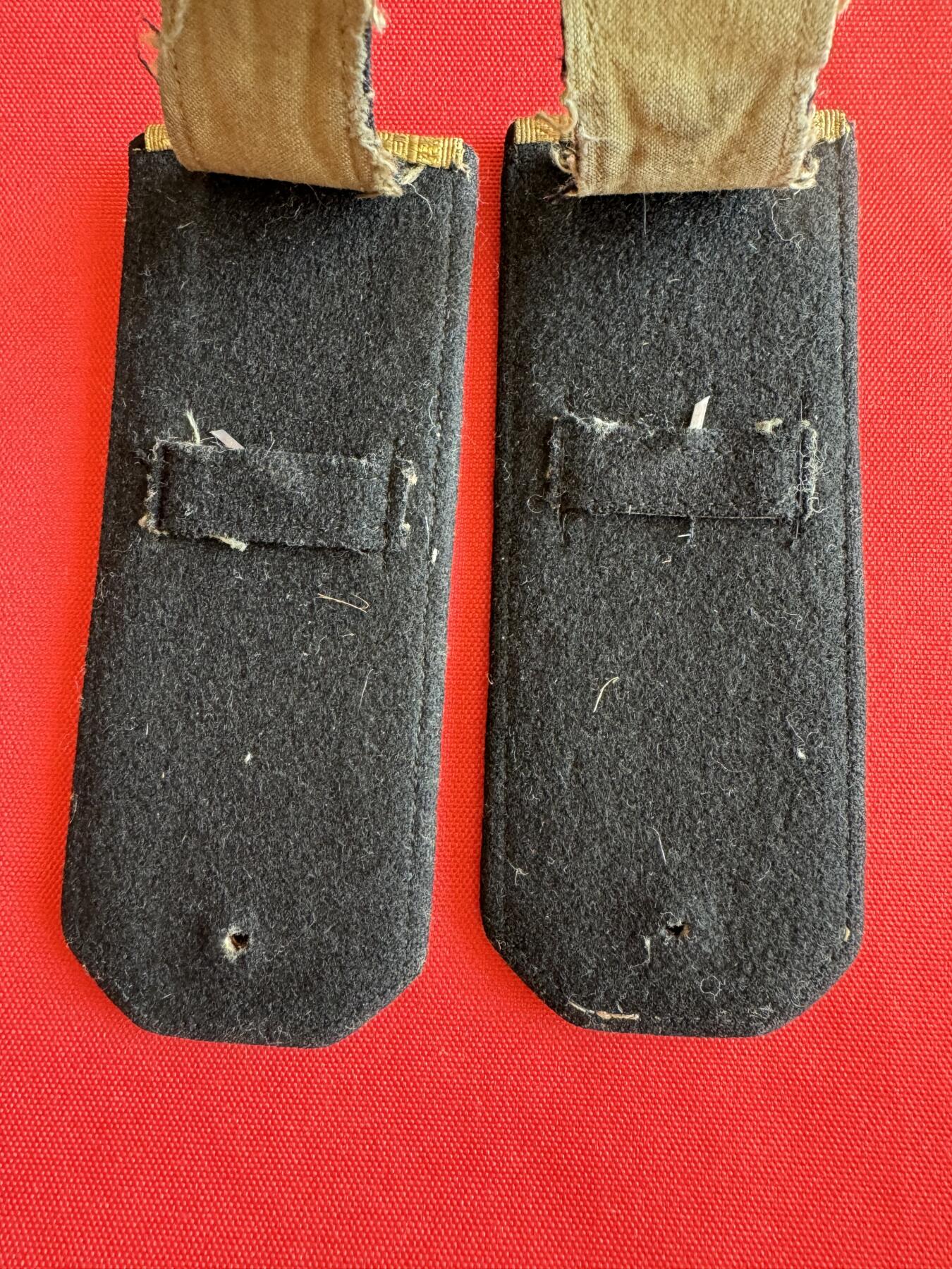 五哥徽章群   11号周六晚上八点4群联拍 肩章