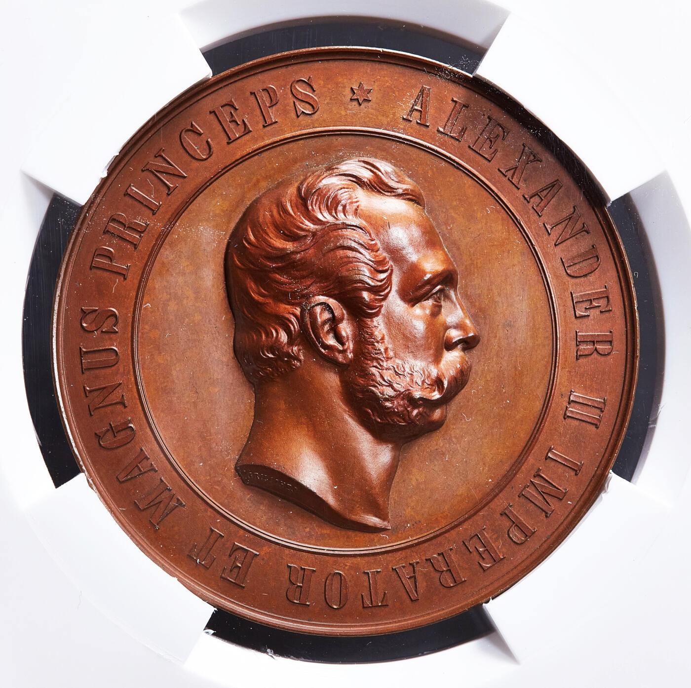 【俄甄集藏】满园春色-2026年(051)04-22星期三 晚 19:30 全场包邮 沙俄1894年纪念亚历山大二世纪念碑在芬兰赫尔辛基落成大铜章，信泰 MS63，高浮雕，名誉品种，原铜光，直径：68mm