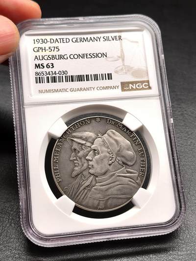 凡希社世界钱币微拍第三百二十二期 - 1930德国奥格斯堡信纲400周年纪念银章NGC-MS63，1530年由菲利普·梅兰希顿起草、马丁·路德认可的新教路德宗核心信条，是宗教改革的重要文献，章面拉丁语“SOLA FIDE”，意为“唯信称义”，是路德宗核心教义。