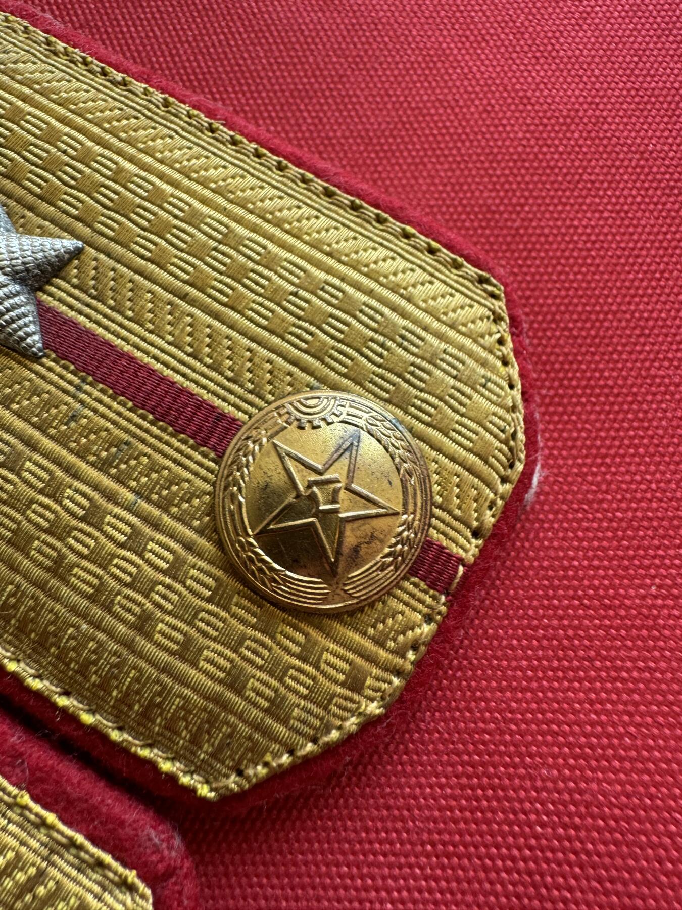 五哥徽章群   11号周六晚上八点4群联拍 肩章