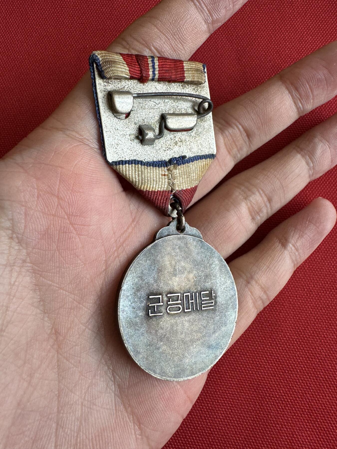 五哥徽章群   11号周六晚上八点4群联拍 银章