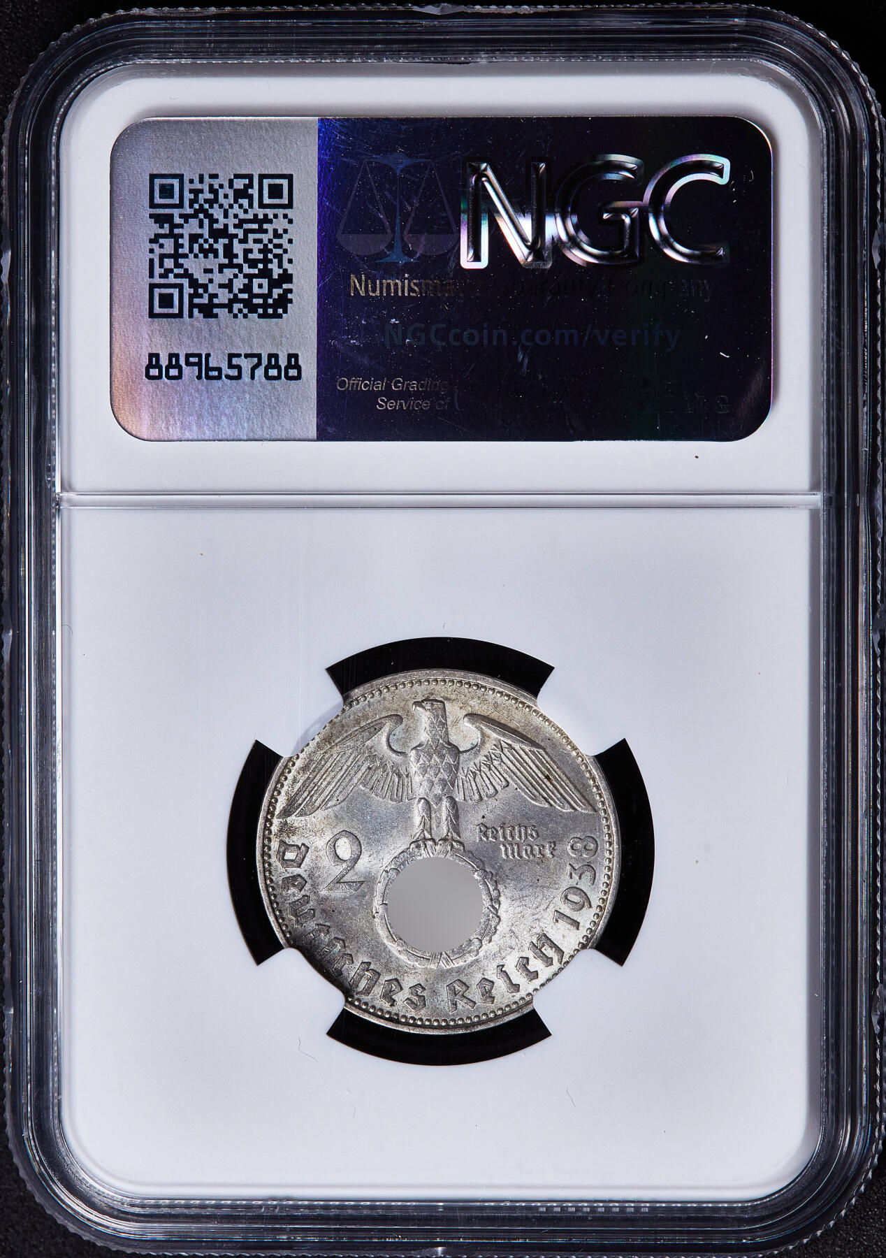 【俄甄集藏】满园春色-2026年(051)04-22星期三 晚 19:30 全场包邮 德国第三帝国1938年A版兴登堡党徽2马克银币，NGC MS62，原味转光，原图至官网查询或联系客服