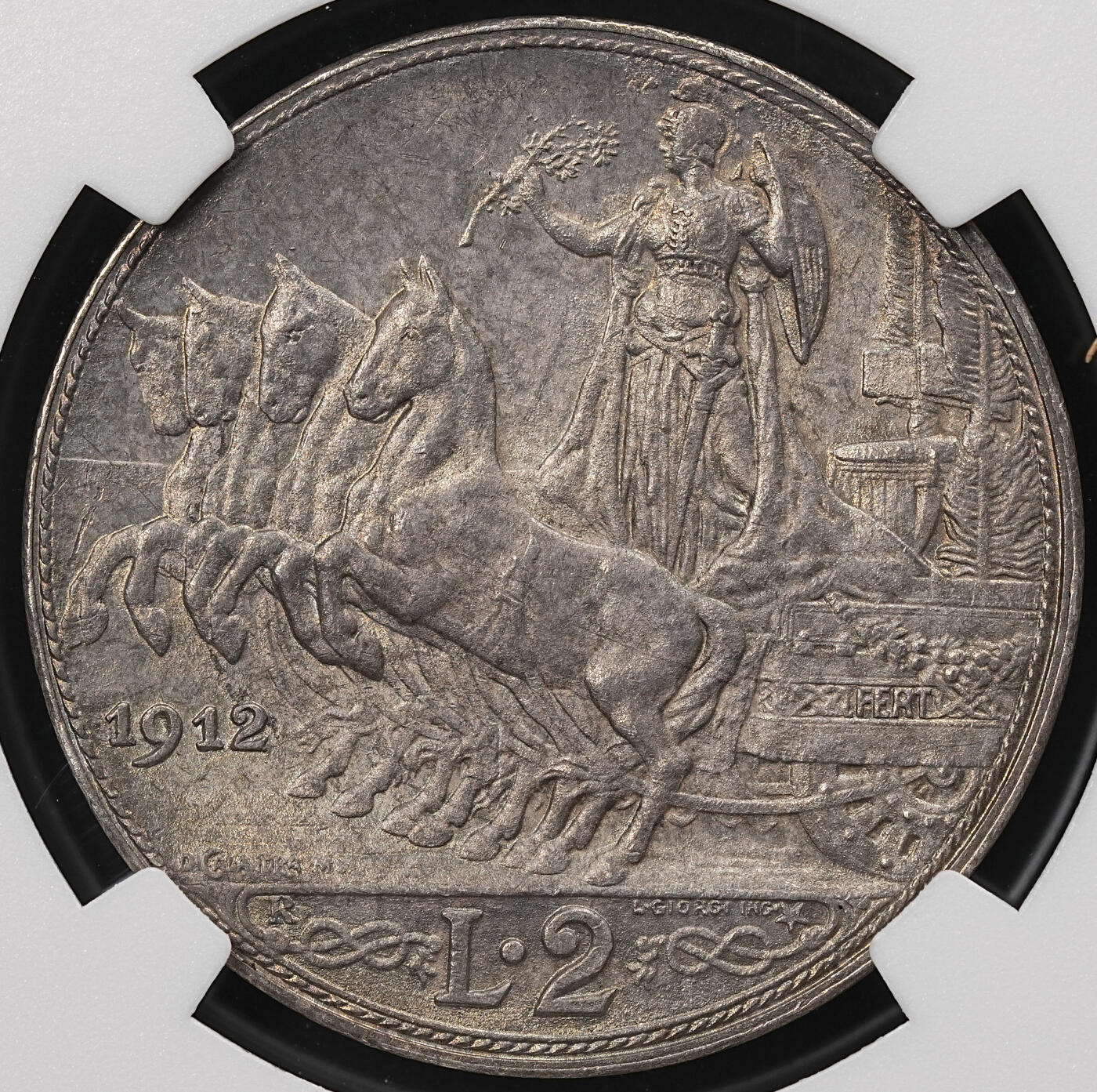 修遠堂世界钱币第111期 NGC MS63 1912年意大利圈版马车2里拉银币，少见品种，纸袋包浆