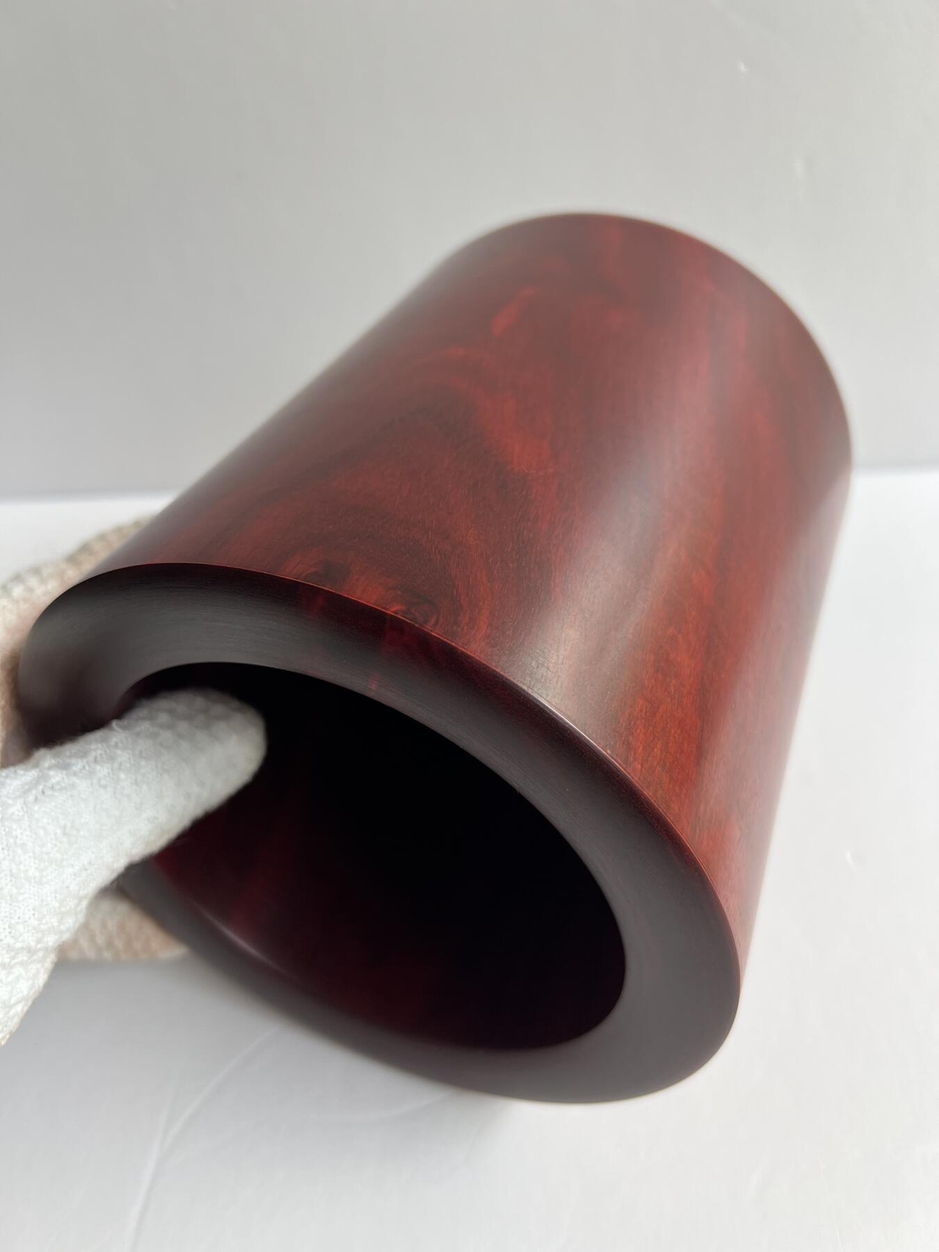 零元拍：精工非洲小叶紫檀 笔筒，山峰纹，荧光莹润，，精工打磨，花纹漂亮。155/170/壁厚约21MM。