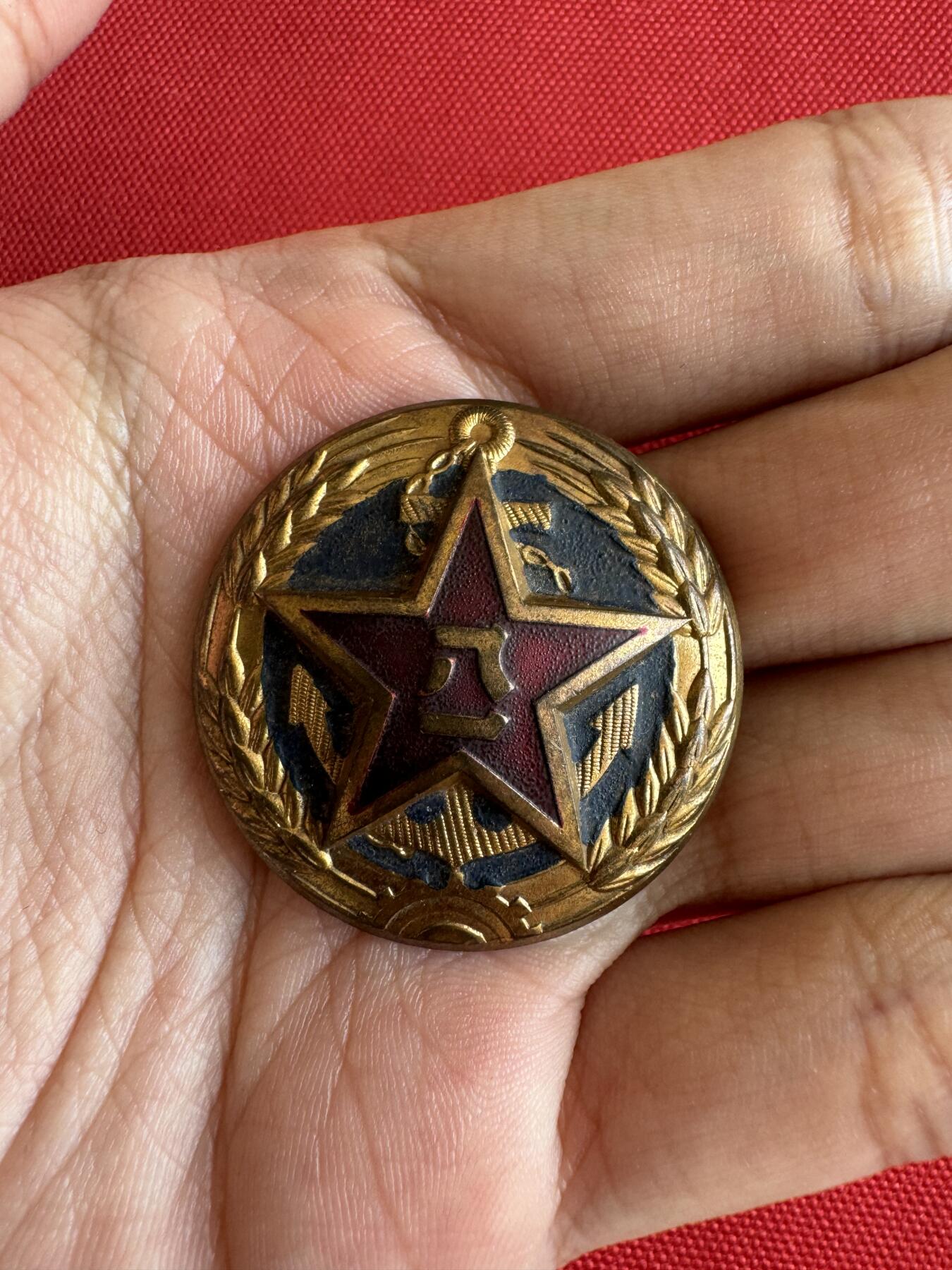 五哥徽章群   11号周六晚上八点4群联拍 帽徽