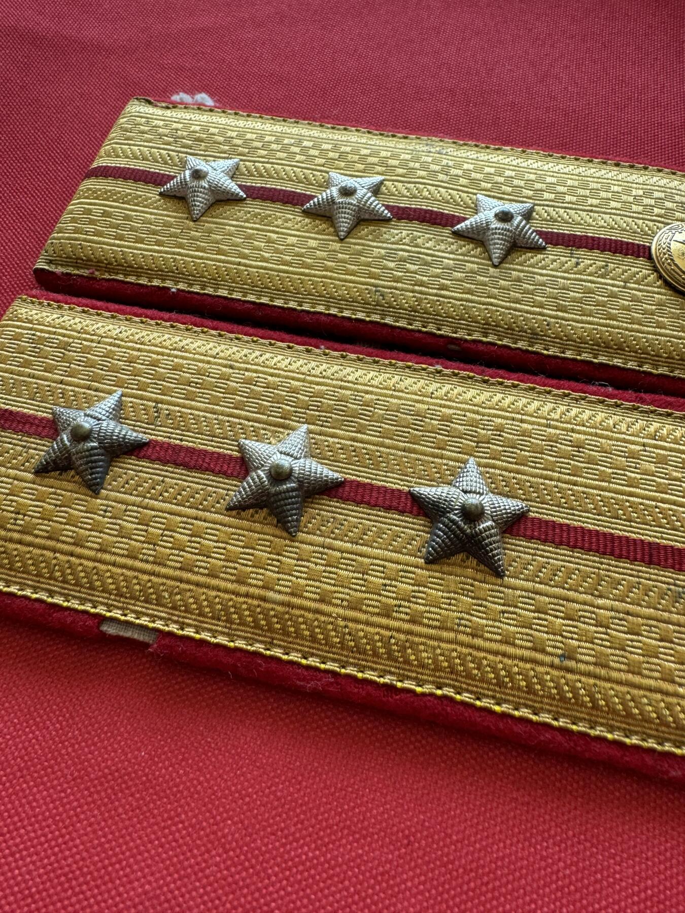 五哥徽章群   11号周六晚上八点4群联拍 肩章