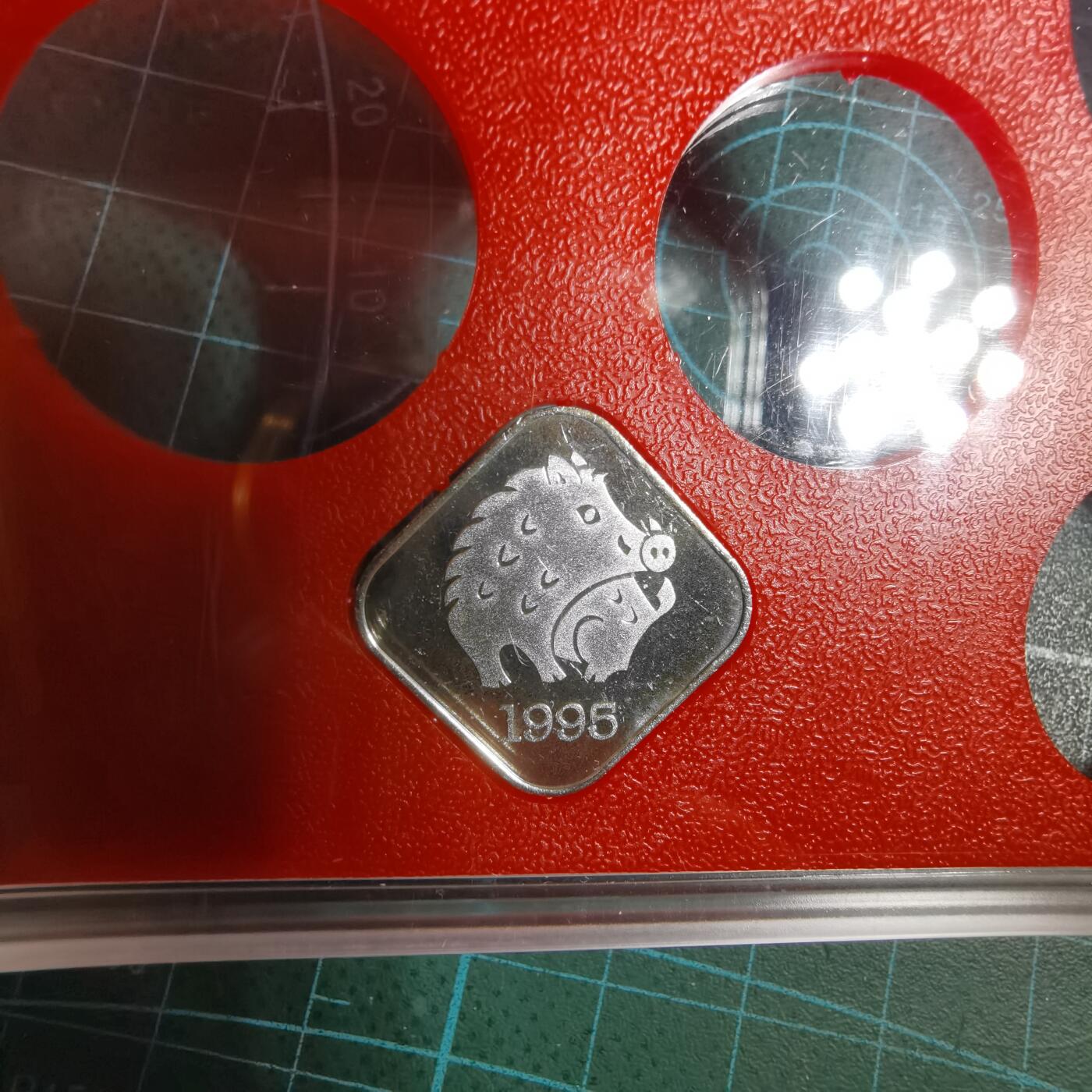 沼泽如烟--第1050场 1995年猪年生肖章 4.3克纯银章带原盒