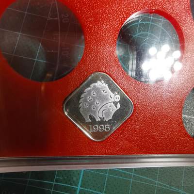 沼泽如烟--第1050场 - 1995年猪年生肖章 4.3克纯银章带原盒