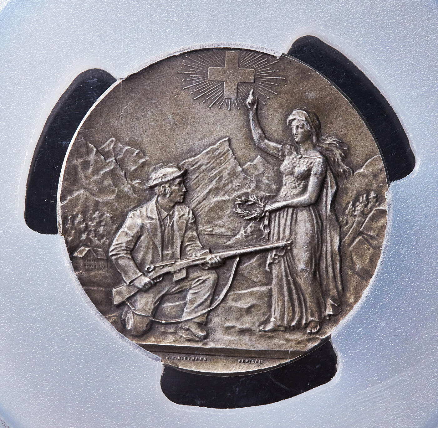 【俄甄集藏】满园春色-2026年(051)04-22星期三 晚 19:30 全场包邮 瑞士1903年纪念赫里绍射击节大银章，PCGS SP63，黄油彩老包浆，稀少品种，正面为赫尔维蒂亚女神造像，设计精美，直径：45mm