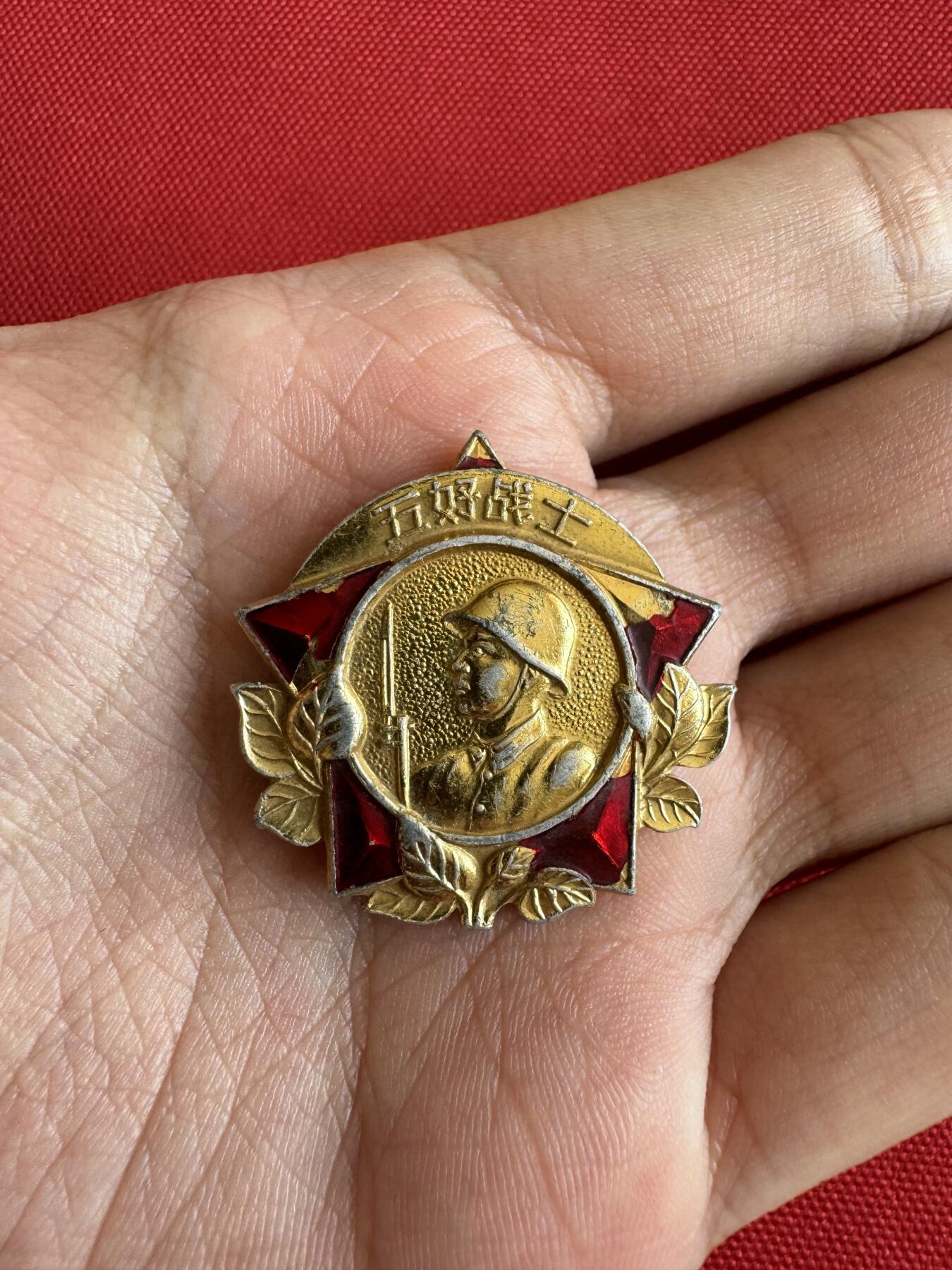 五哥徽章群   11号周六晚上八点4群联拍 铝章