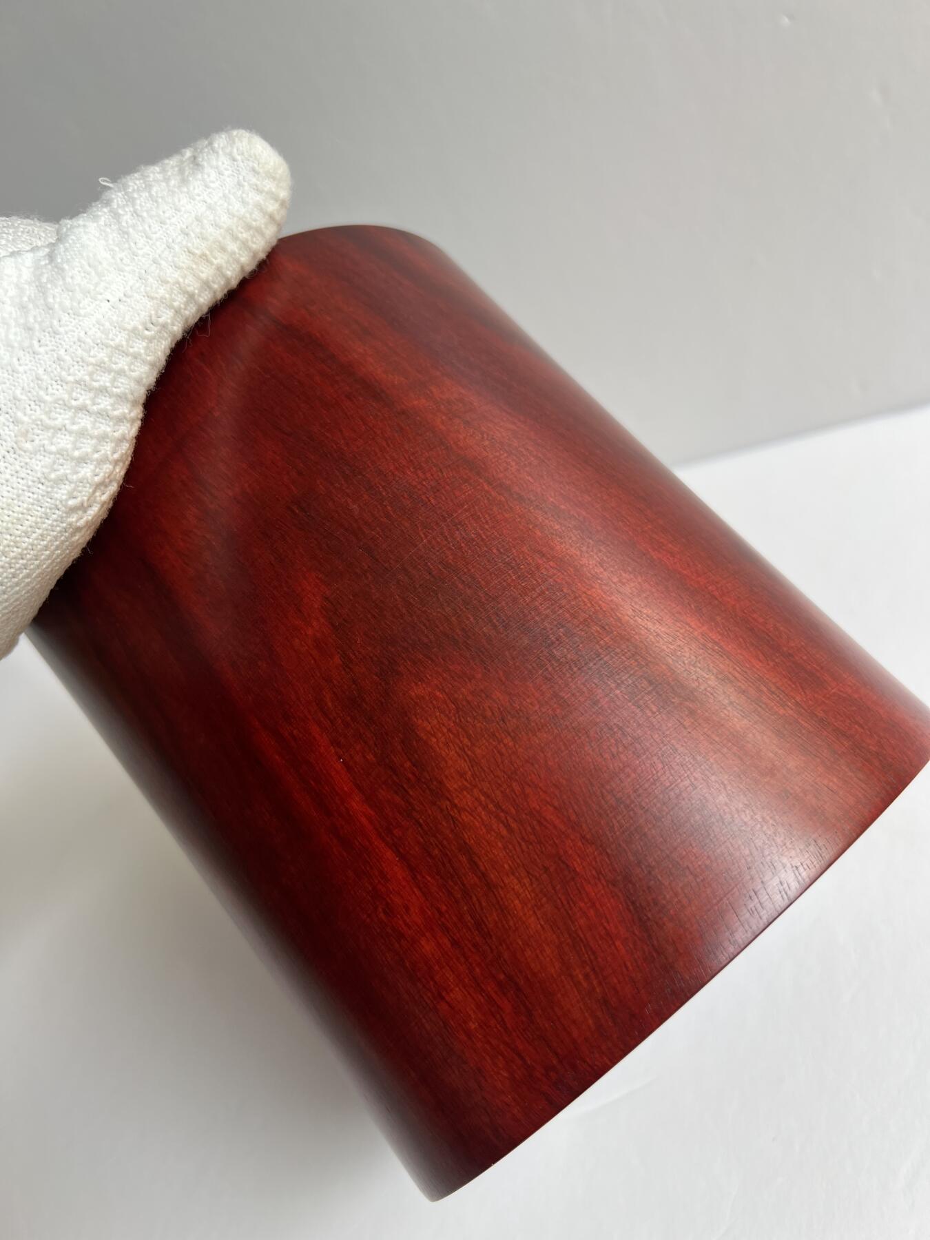 零元拍：精工非洲小叶紫檀 笔筒，山峰纹，荧光莹润，，精工打磨，花纹漂亮。155/170/壁厚约21MM。