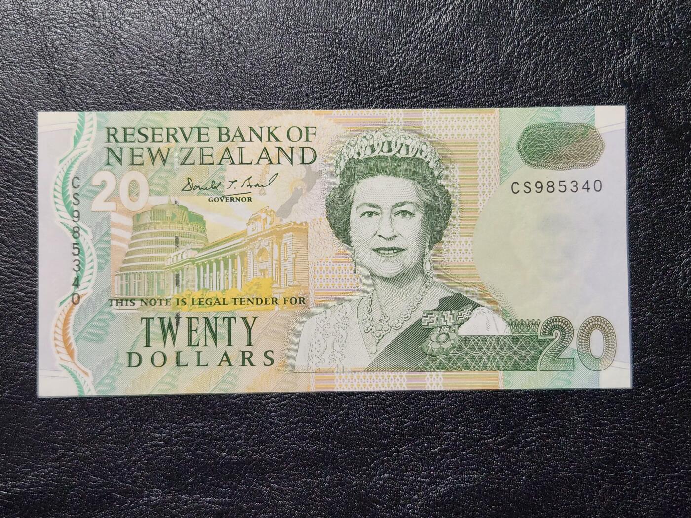 4月11号晚上8点 中外纸币自动截拍第55场  新西兰1992年版20元纸币（猎鹰）蓝山 几乎全新
