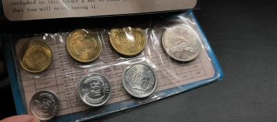 凡希社世界钱币微拍第三百二十二期 1980中国长城套币黑皮本，品相极佳，附视频参考。