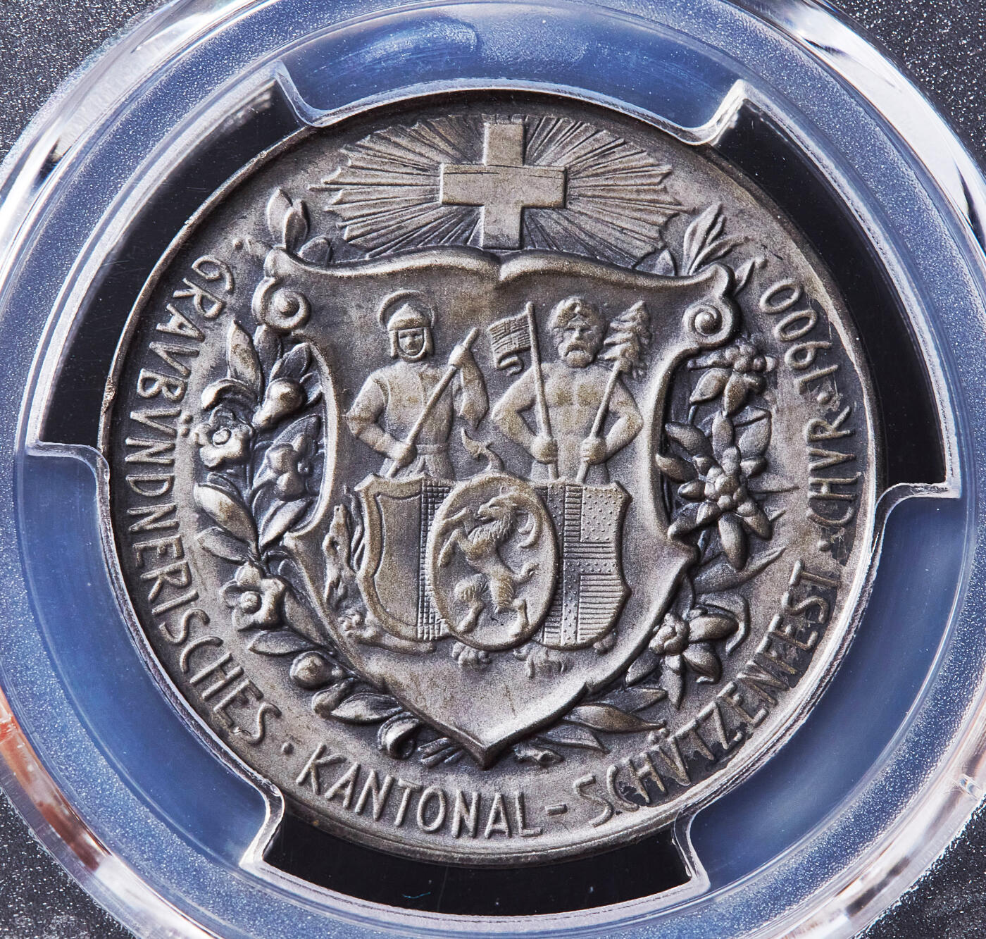 【俄甄集藏】满园春色-2026年(051)04-22星期三 晚 19:30 全场包邮 瑞士1900年纪念格劳宾登射击节银章，PCGS SP64，黄油彩磨砂底板，高浮雕，史诗英雄德兰·冯塔纳造像，季军