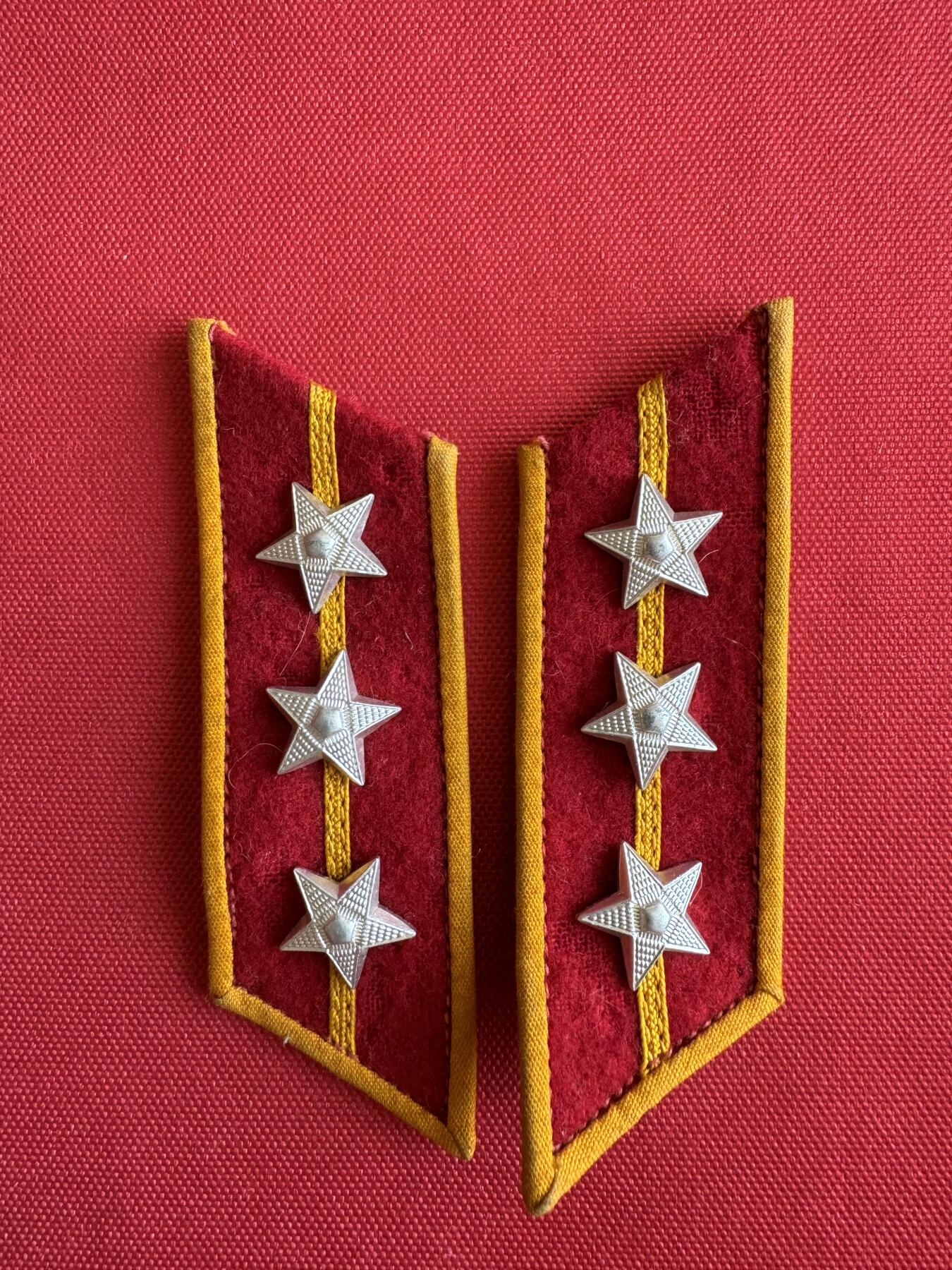 五哥徽章群   11号周六晚上八点4群联拍 领章