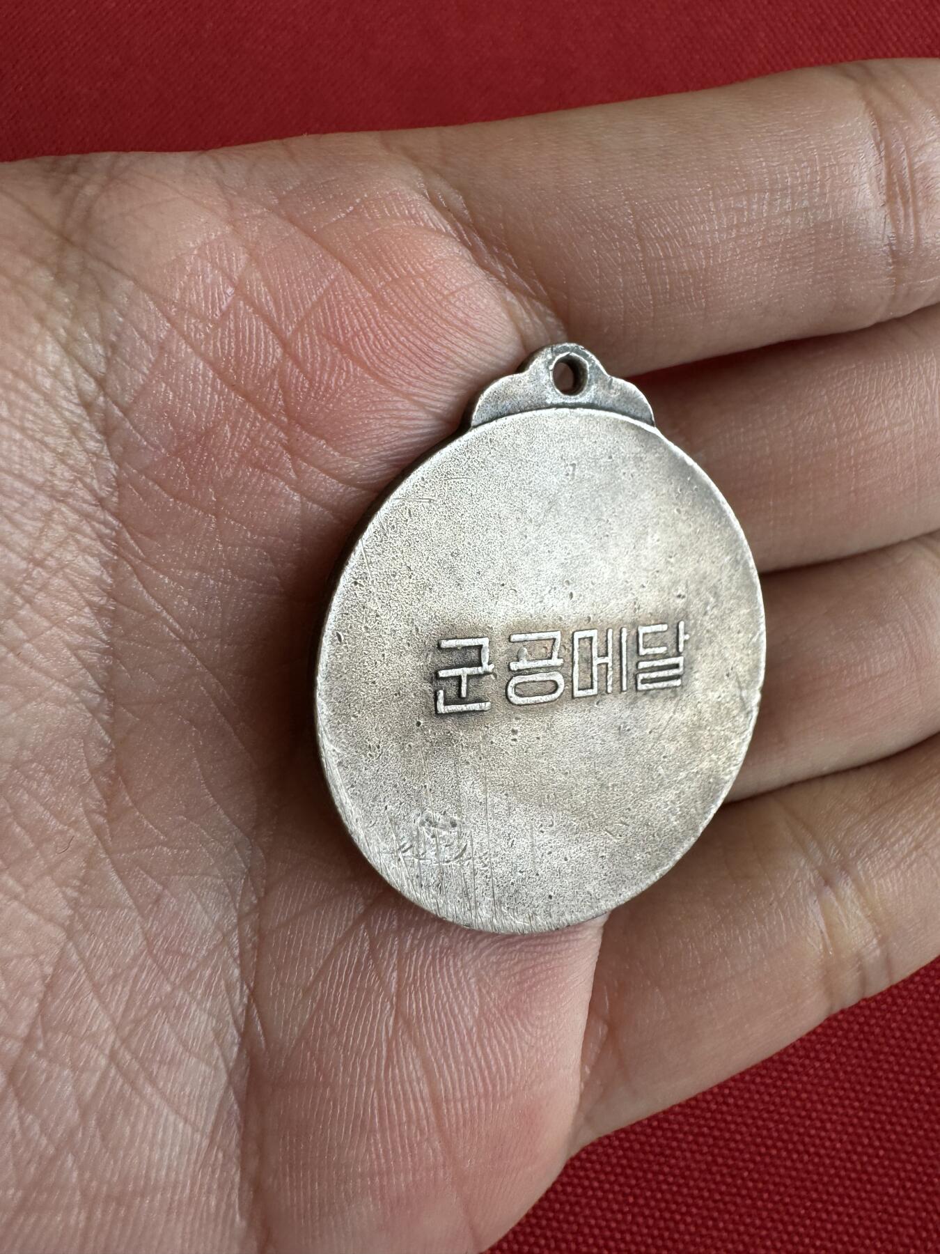 五哥徽章群   11号周六晚上八点4群联拍 银章