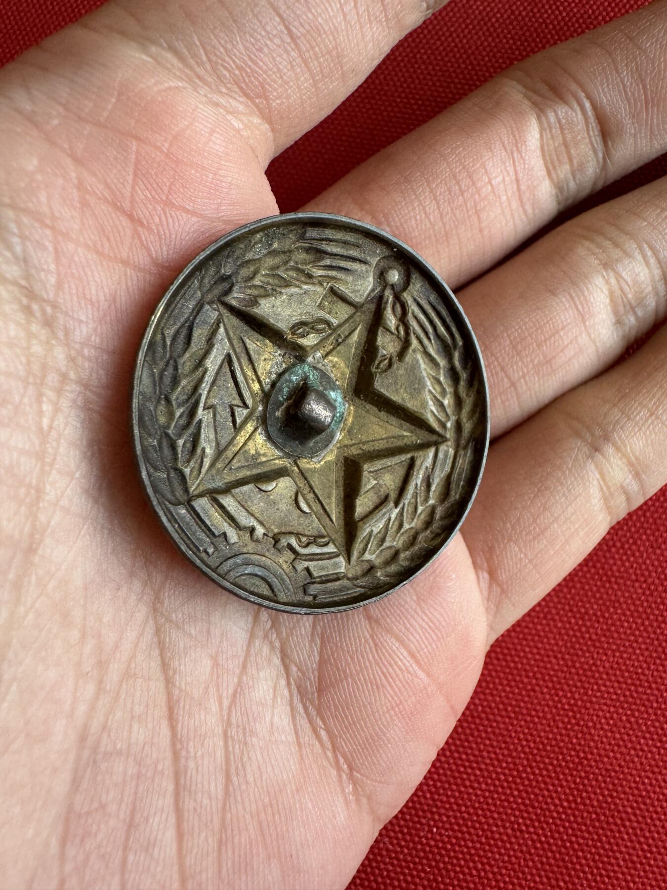 五哥徽章群   11号周六晚上八点4群联拍 帽徽