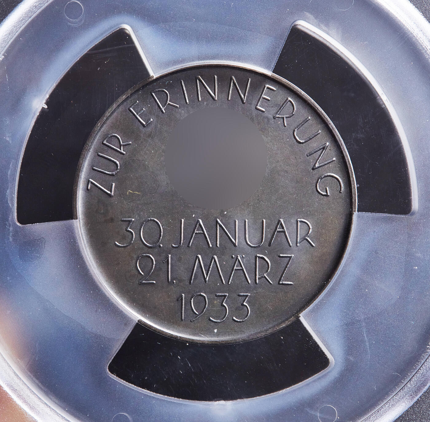 【俄甄集藏】满园春色-2026年(051)04-22星期三 晚 19:30 全场包邮 德国第三帝国1933年纪念兴登堡与总理执政大银章，PCGS SP63，稀少品种，酱彩包浆，状态难得，直径：45mm，原图至官网查询或联系客服