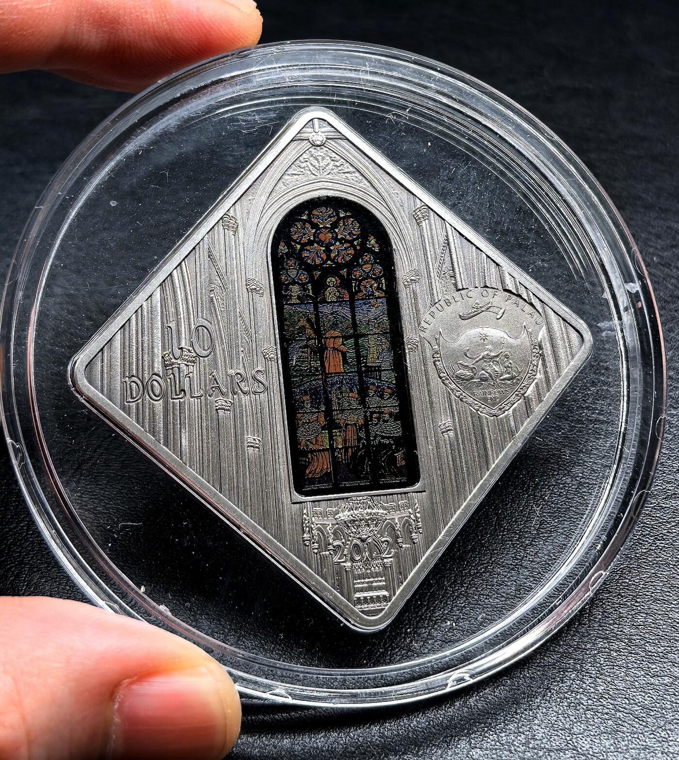 凡希社世界钱币微拍第三百二十二期 2012帕劳神圣艺术系列-维也纳感恩教堂10Dol菱形仿古银币，全品附证书。