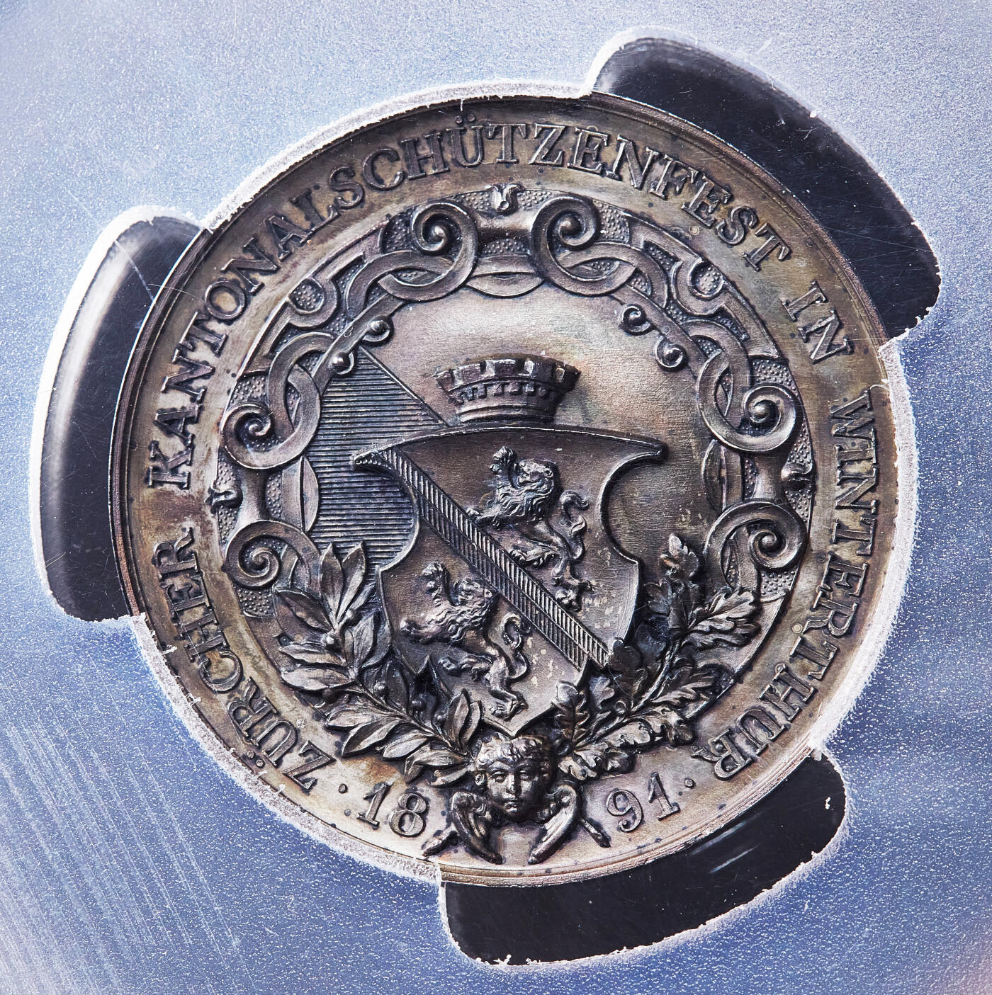 【俄甄集藏】满园春色-2026年(051)04-22星期三 晚 19:30 全场包邮 瑞士1891年纪念苏黎世-温特图尔射击节大银章，PCGS SP63，五彩包浆，高浮雕，少见品种，直径：45mm