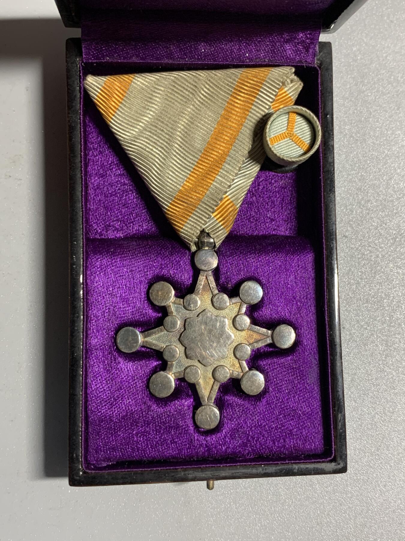 远东徽章小铺4月12日周日晚上9点结束 八等瑞宝