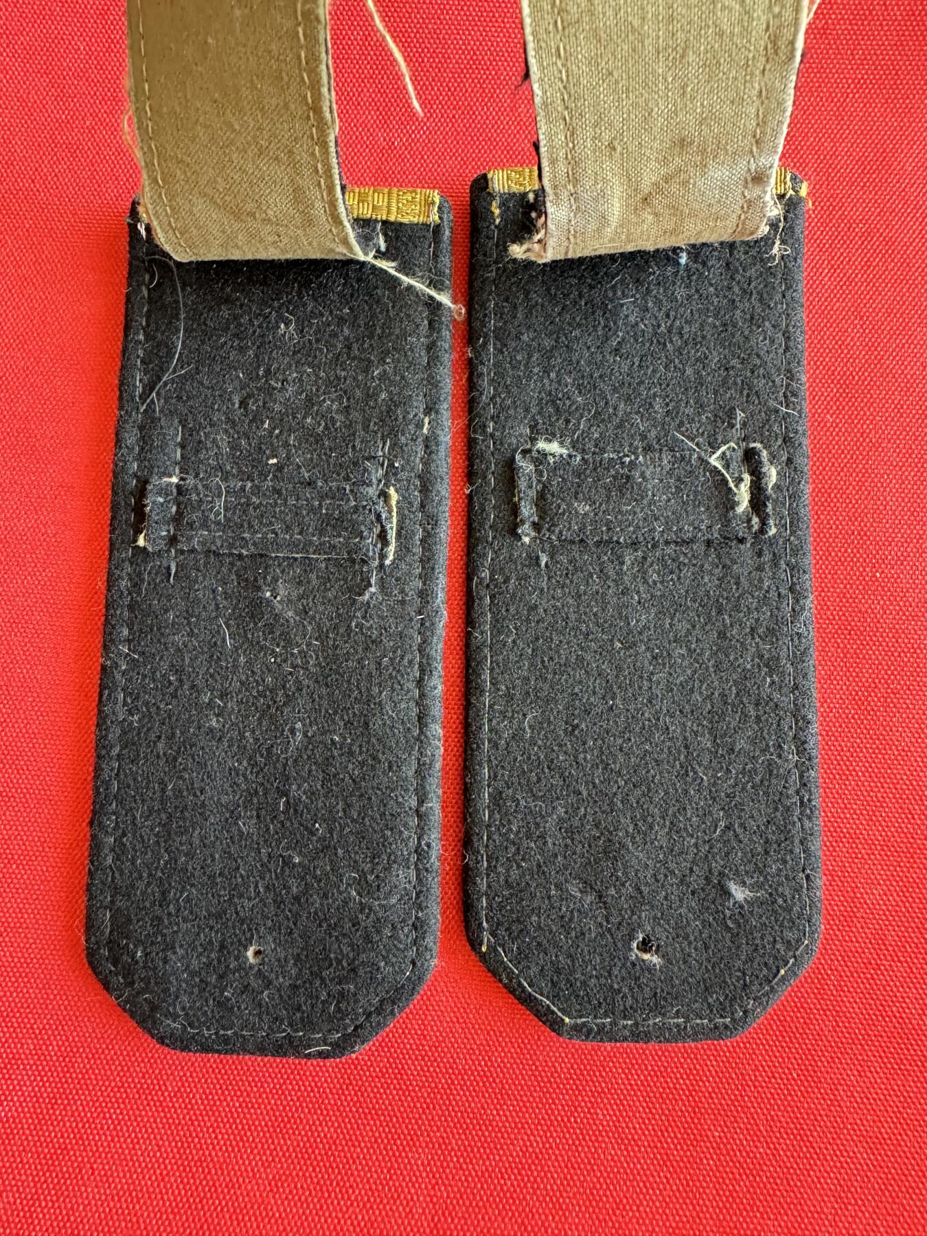 五哥徽章群   11号周六晚上八点4群联拍 肩章