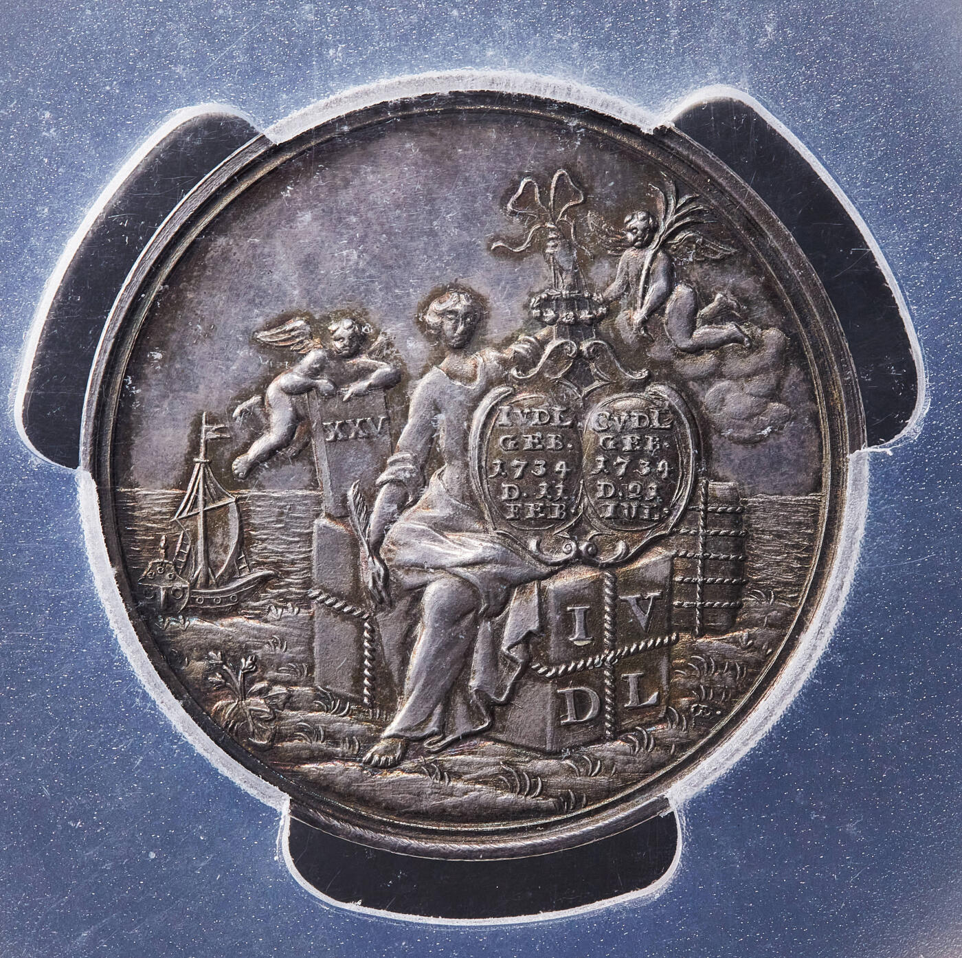 【俄甄集藏】满园春色-2026年(051)04-22星期三 晚 19:30 全场包邮 神圣罗马帝国-德国纽伦堡1785年纪念冯·德·莱恩家族银婚纪念大银章，PGCS SP62，黄油酱彩老包浆，设计精美，4杜卡特币型，唯一评级记录，稀有品种，直径：45mm