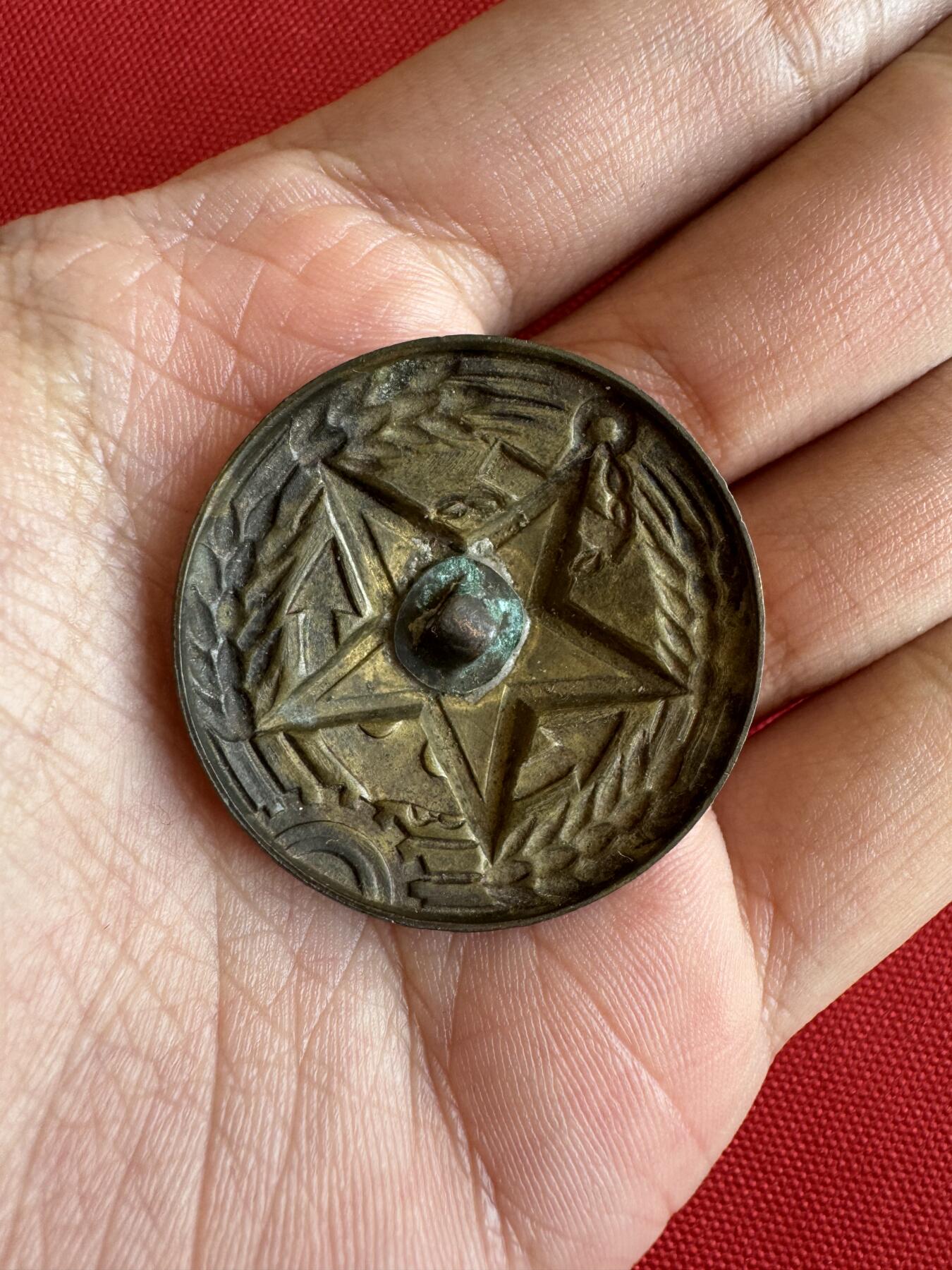 五哥徽章群   11号周六晚上八点4群联拍 帽徽