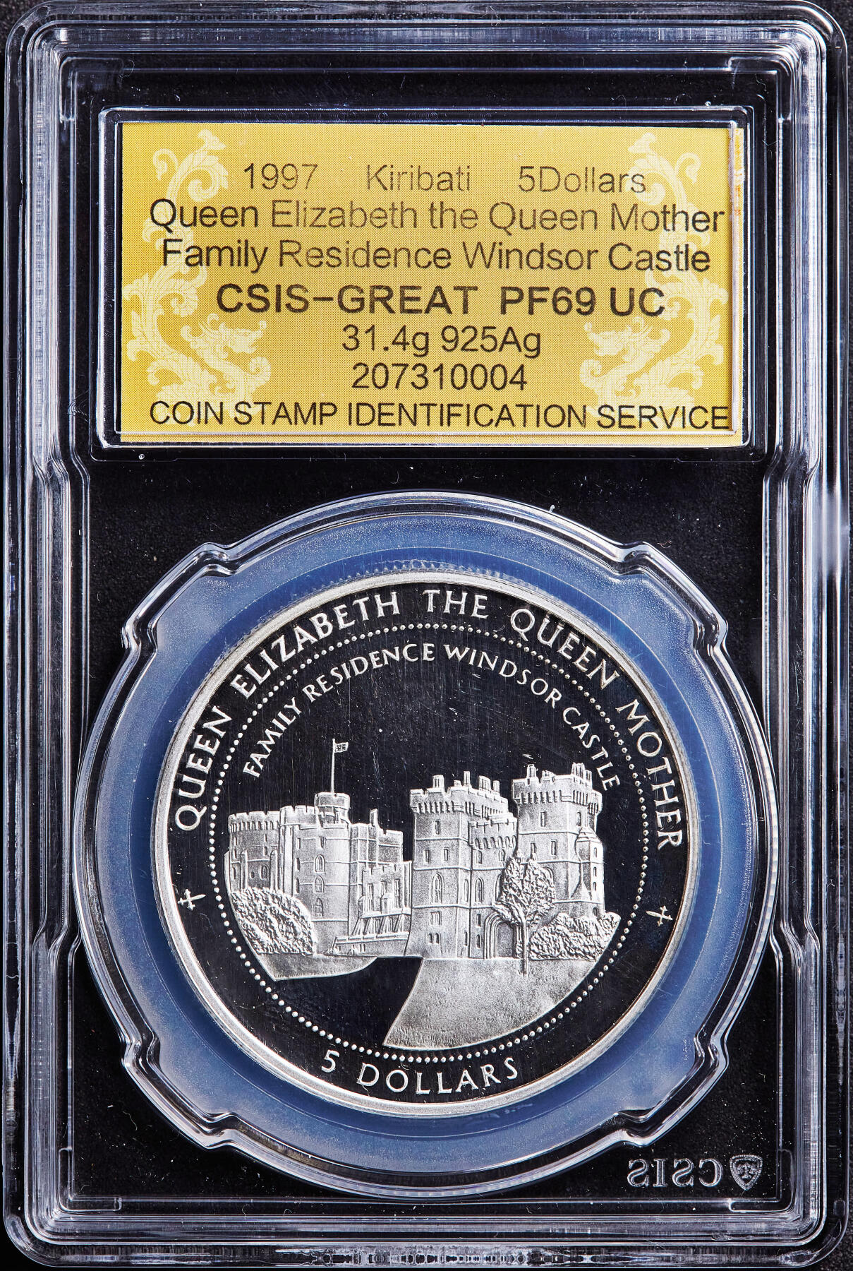 【俄甄集藏】满园春色-2026年(051)04-22星期三 晚 19:30 全场包邮 基里巴斯1997年纪念伊丽莎白·鲍斯-莱昂王太后温莎城堡家庭住所5元精制大银币，信泰 PF69UC，重31.4克，925银，发行量50000枚