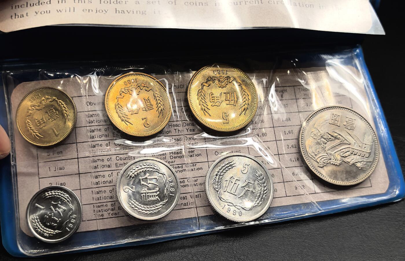 凡希社世界钱币微拍第三百二十二期 1980中国长城套币黑皮本，品相极佳，附视频参考。